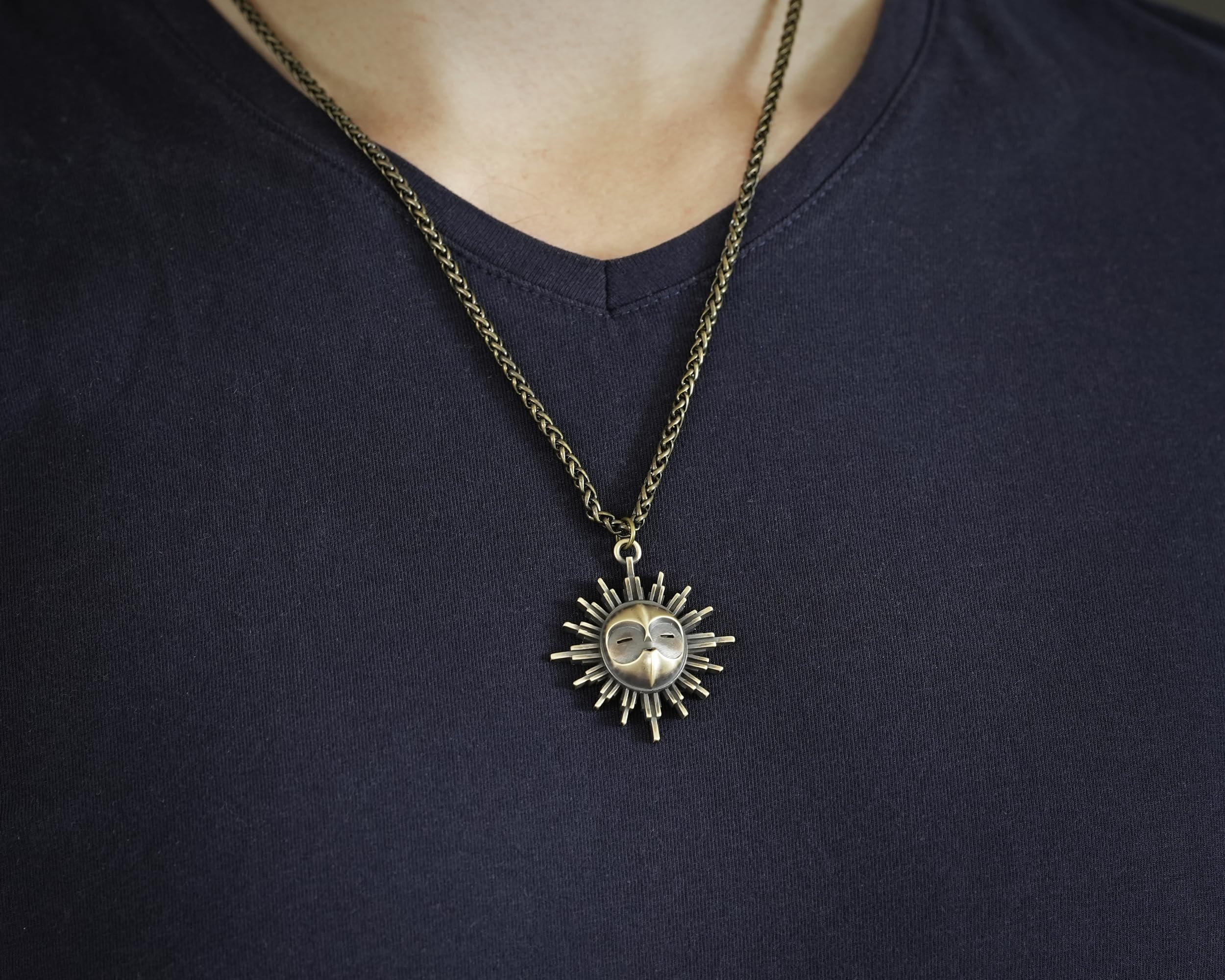 Baldur Jewelry Clair Obscur Expedition 33 Kette aus Messing | Handgefertigter Anhänger mit Antikfinish und Kette, gestaltet für Fantasy-RPG-, Videospiel- und Cosplay-Fans.