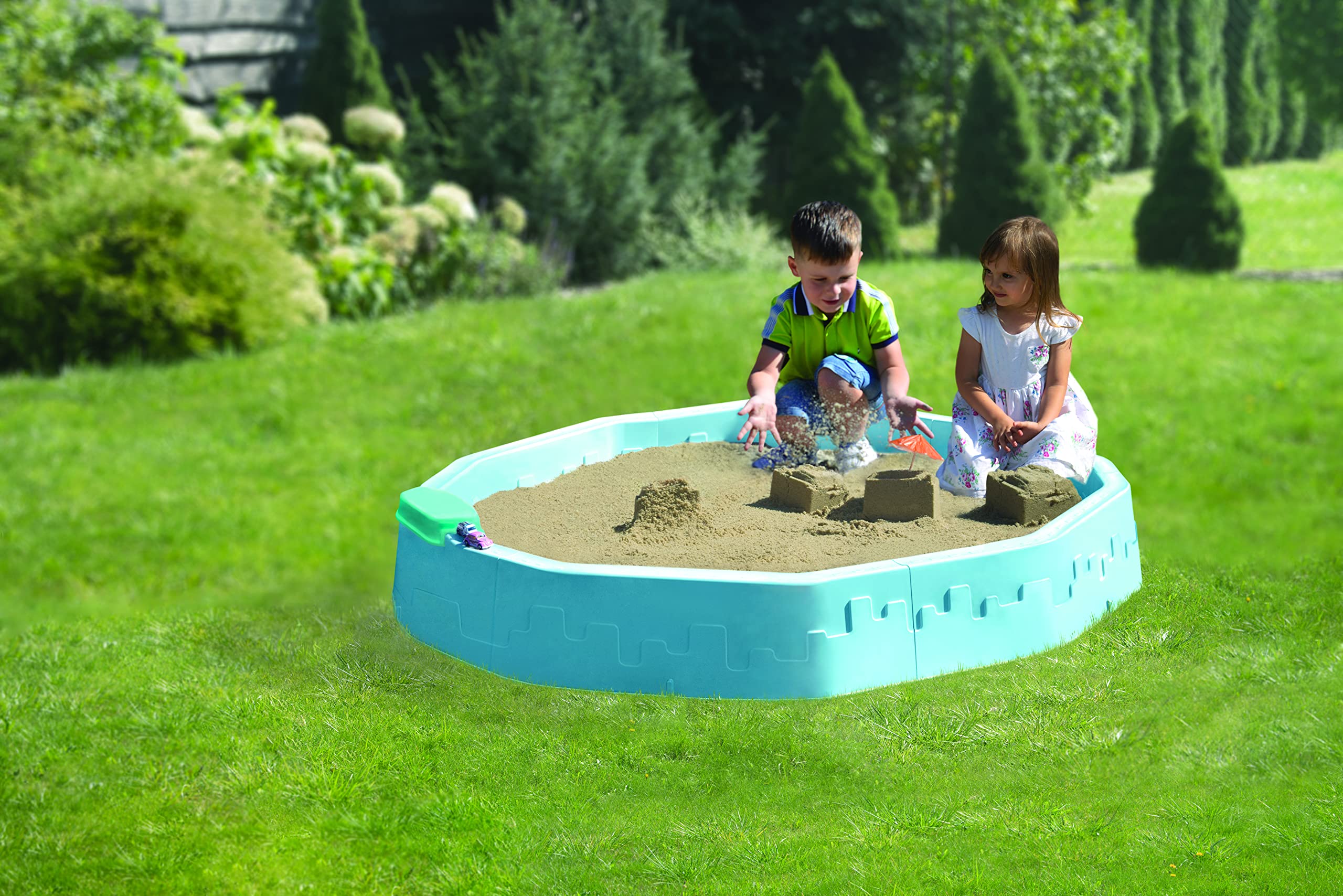 Robuster Kindersandkasten aus Polypropylen mit Zwei bequemen Sitzen | Der Sandkasten ist das ideale Kinderspielzeug für Terrasse und Garten | Maße 150x150x25 cm (Blau)