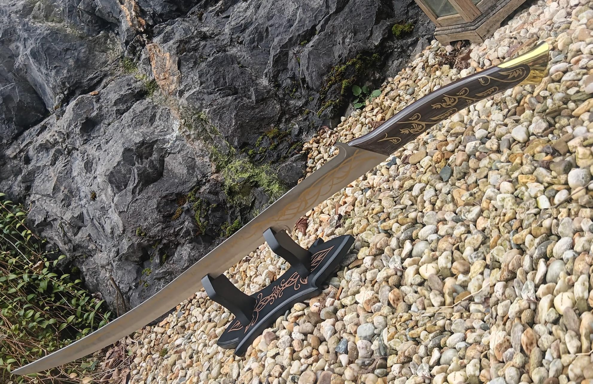 NEU Arwens Schwert Hadhafang 97,5cm lang 76cm Edelstahl Klinge 1,6kg mit edlem Schwertständer für Cosplay Replik Thema Film Movie Buch Fans Merch Sammler Mittelerde Freunde Dekoration