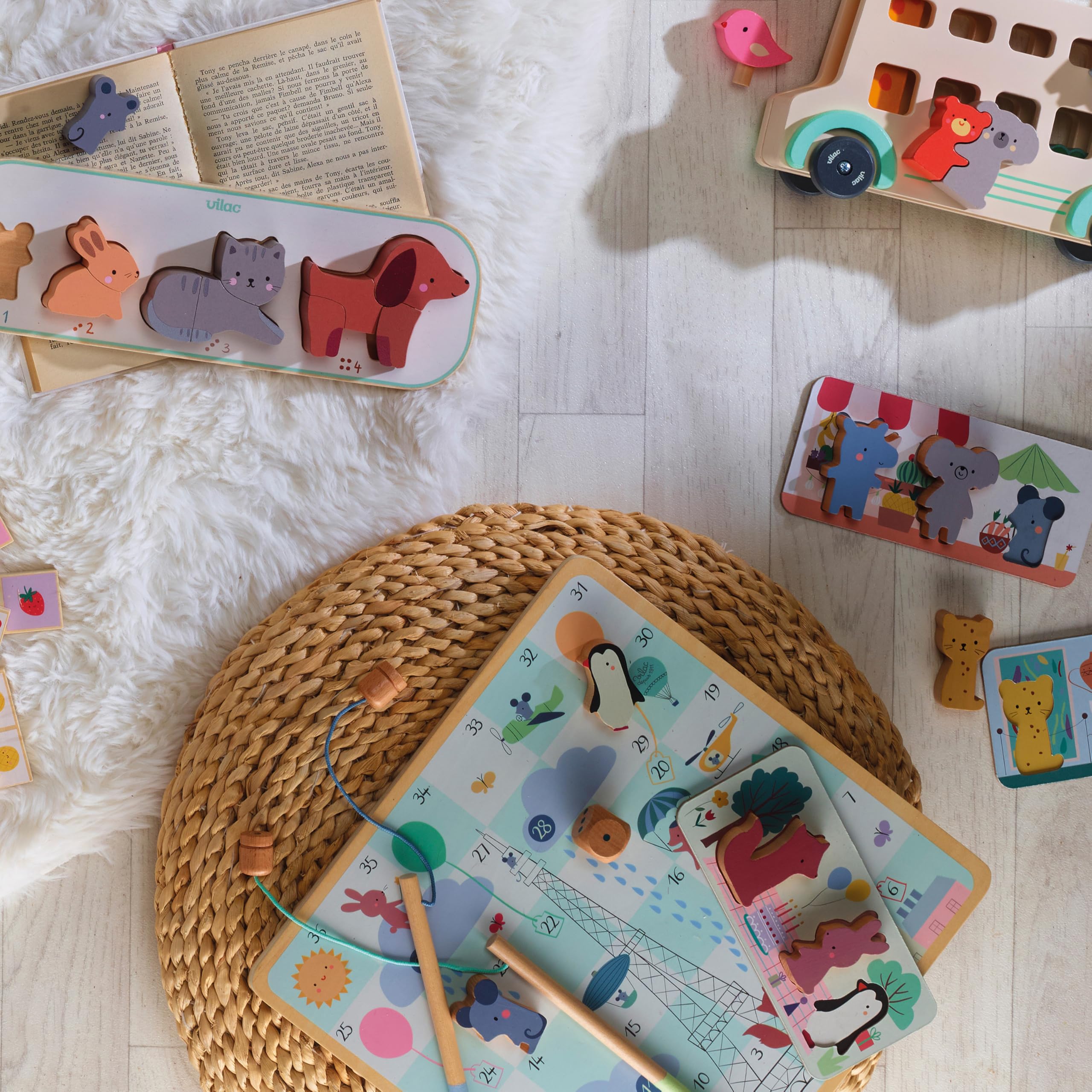 VILAC - Multi-Jeux des Tout-Petits - Sarah Betz - Jeux de Société - 1 Plateau de Jeu réversible en Bois - Jeux d'Eveil pour Enfant en Bois - Dès 2 Ans - 7117