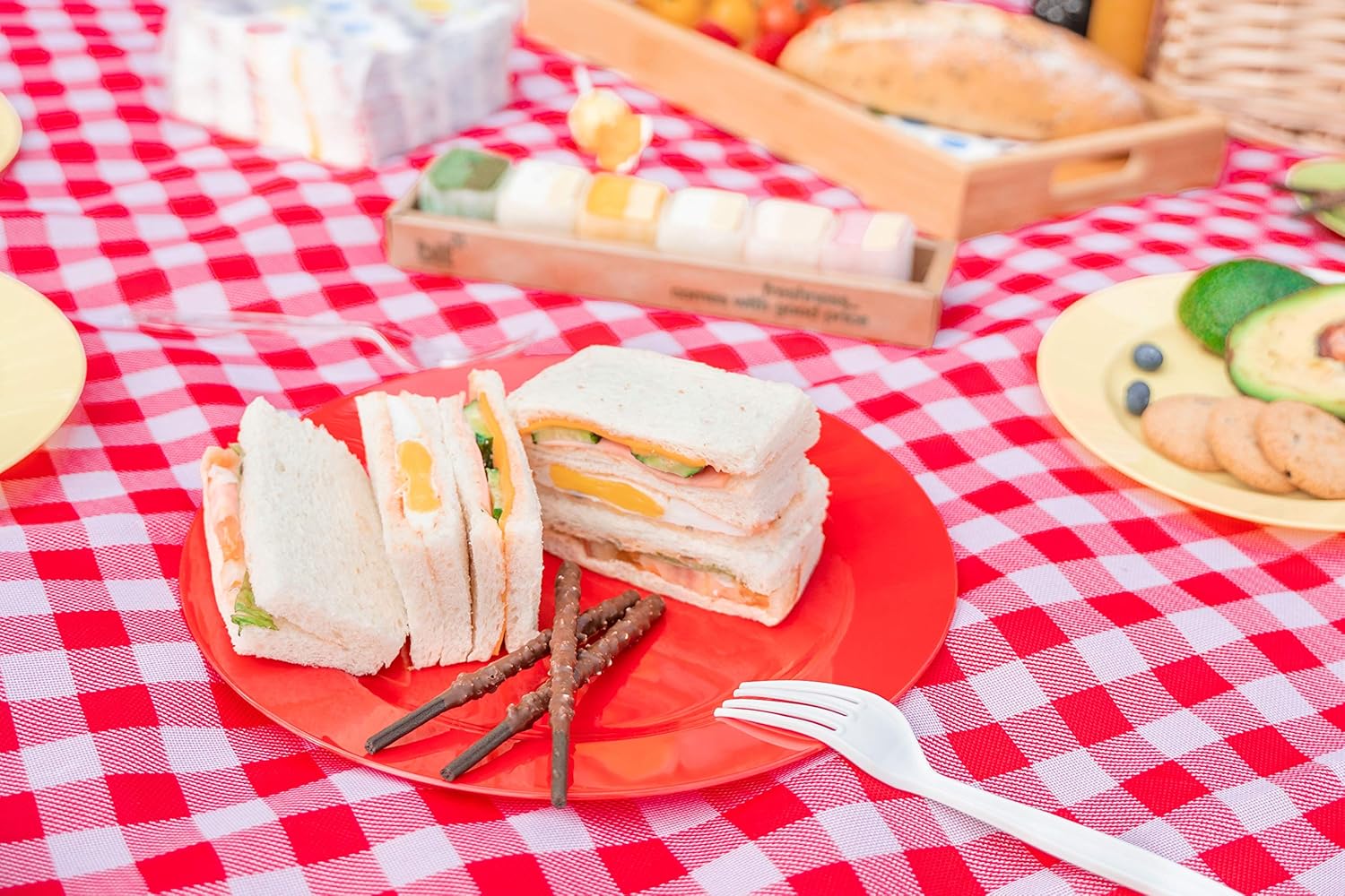 POSATE Plastic Plates Disposable 60 PCS, Heavy Duty 30 Dinner Plates 10.25" and 30 Dessert Plates 7.5" for Party, Red