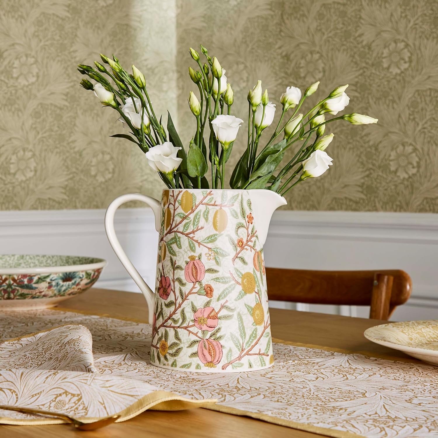 Spode Morris & Co Fruits Jug, 48 Oz - Decorative Botanical Pitcher with Spout & Handle for Water, Juice, Iced Tea, Lemonade & Refreshments, Home & Kitchen Tableware, Dining & Entertaining