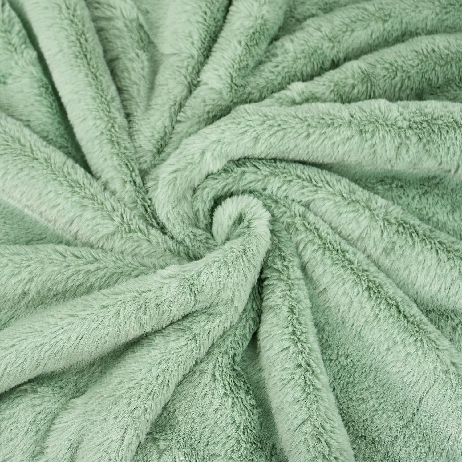 NORTHWEST HGTV Super Luxe Faux Fur Throw Blanket, Ultra Soft Decorative Layer for Couch, Bed, or Chair, Cozy Plush Blanket for Home or Gift, 50 x 70 inches, Green