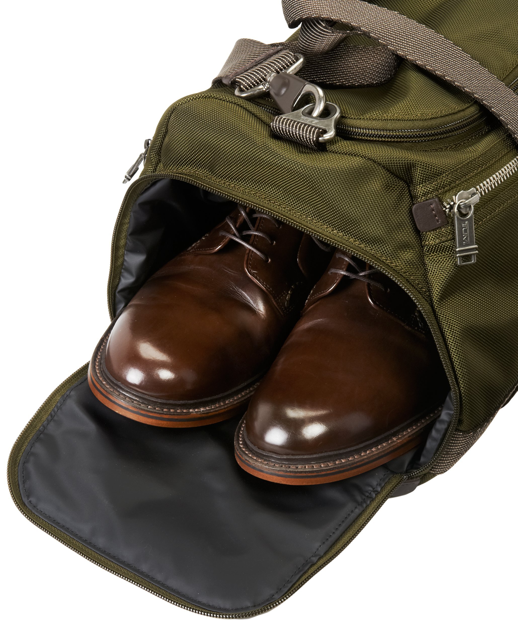 tumi maxwell gym bag