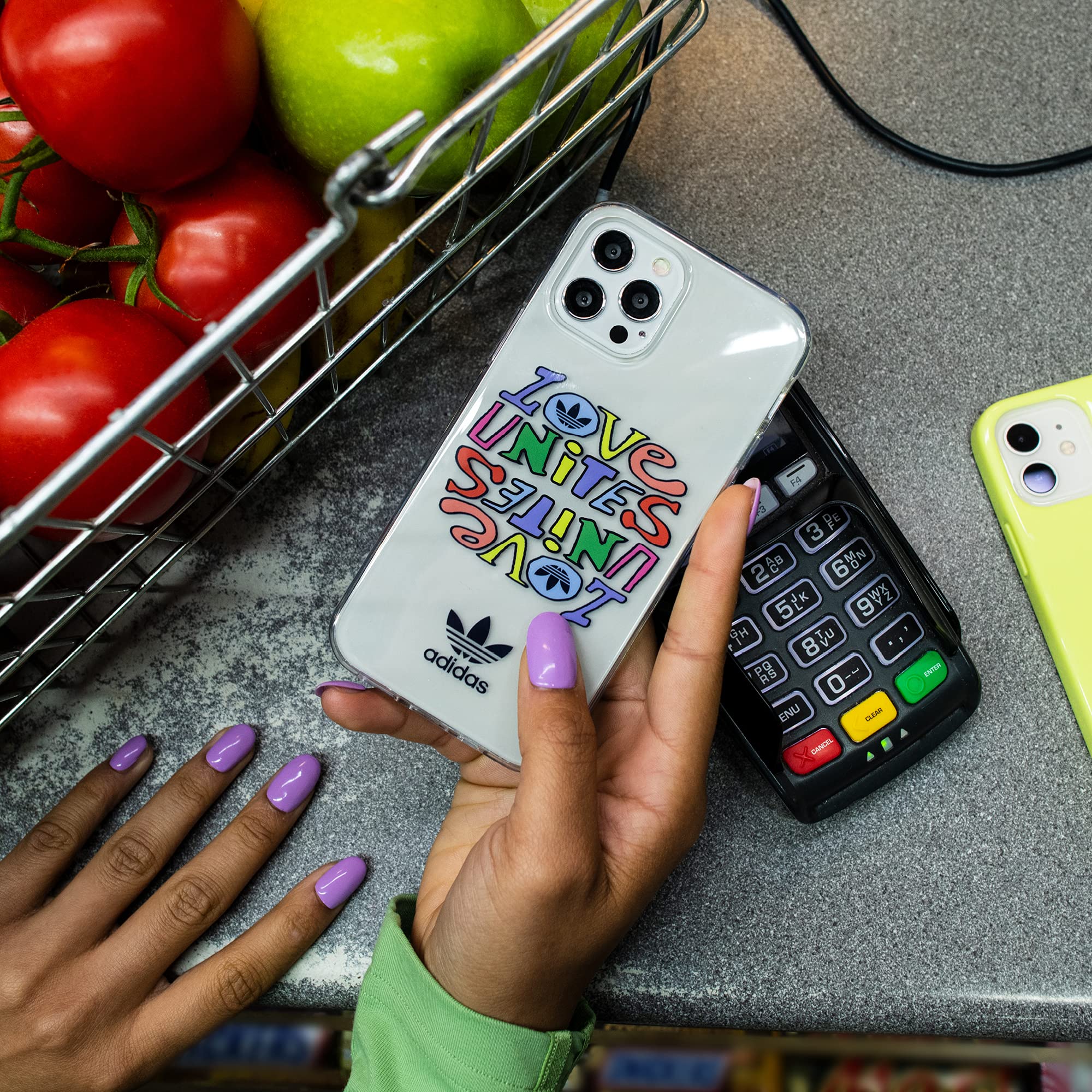 アディダスオリジナルス iPhone 13 Proアディダスグラフィックプリント Amazon.co.jp: アディダスオリジナルス iPhone 13 Pro ケース 6.1