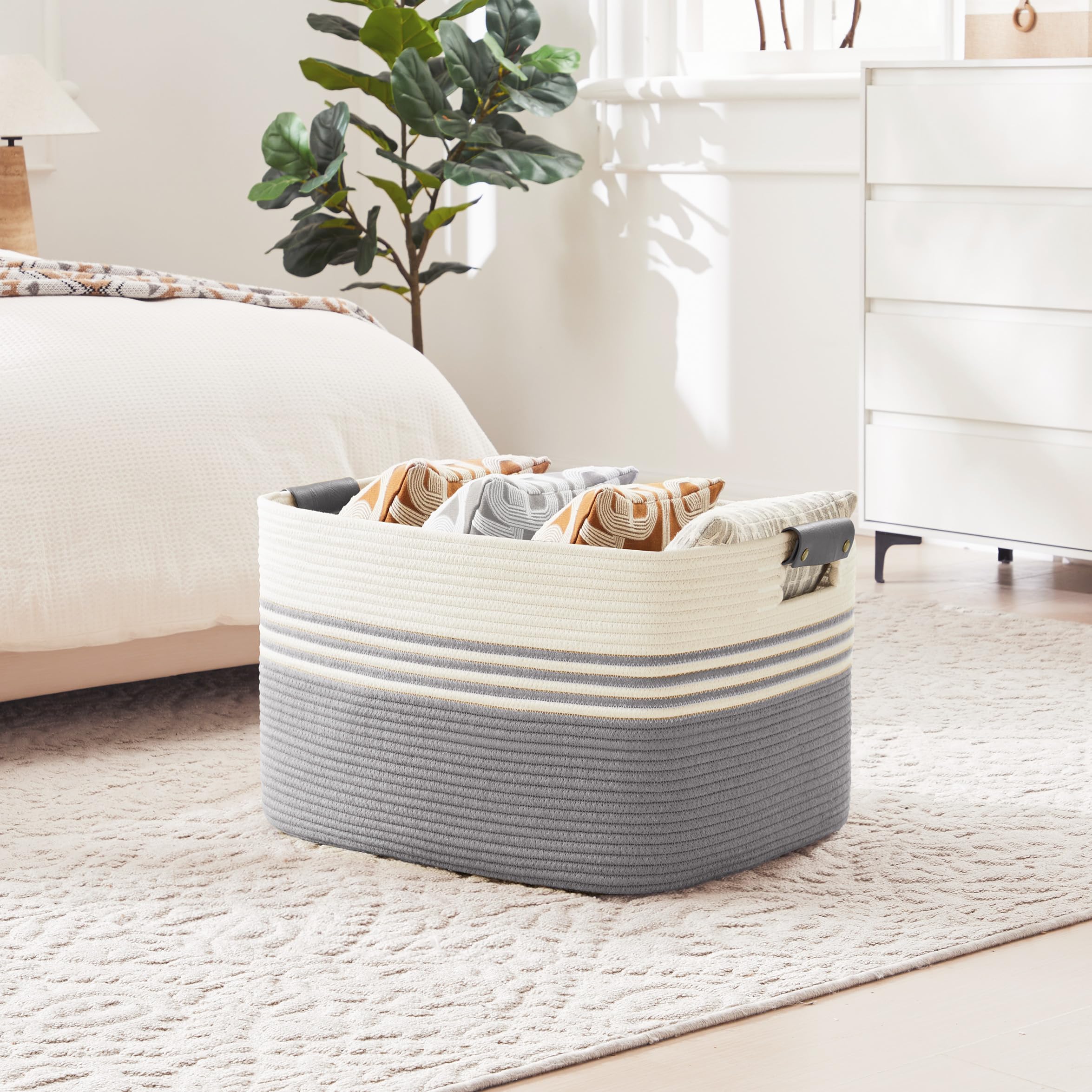 Cesto grande para ropa trenzado en cuerda de algodón, 86L, recipiente con asas de cuero, para mantas, ropa, juguetes, de lavandería para habitación infantil o salón, 60x40x36 cm, blanco y gris