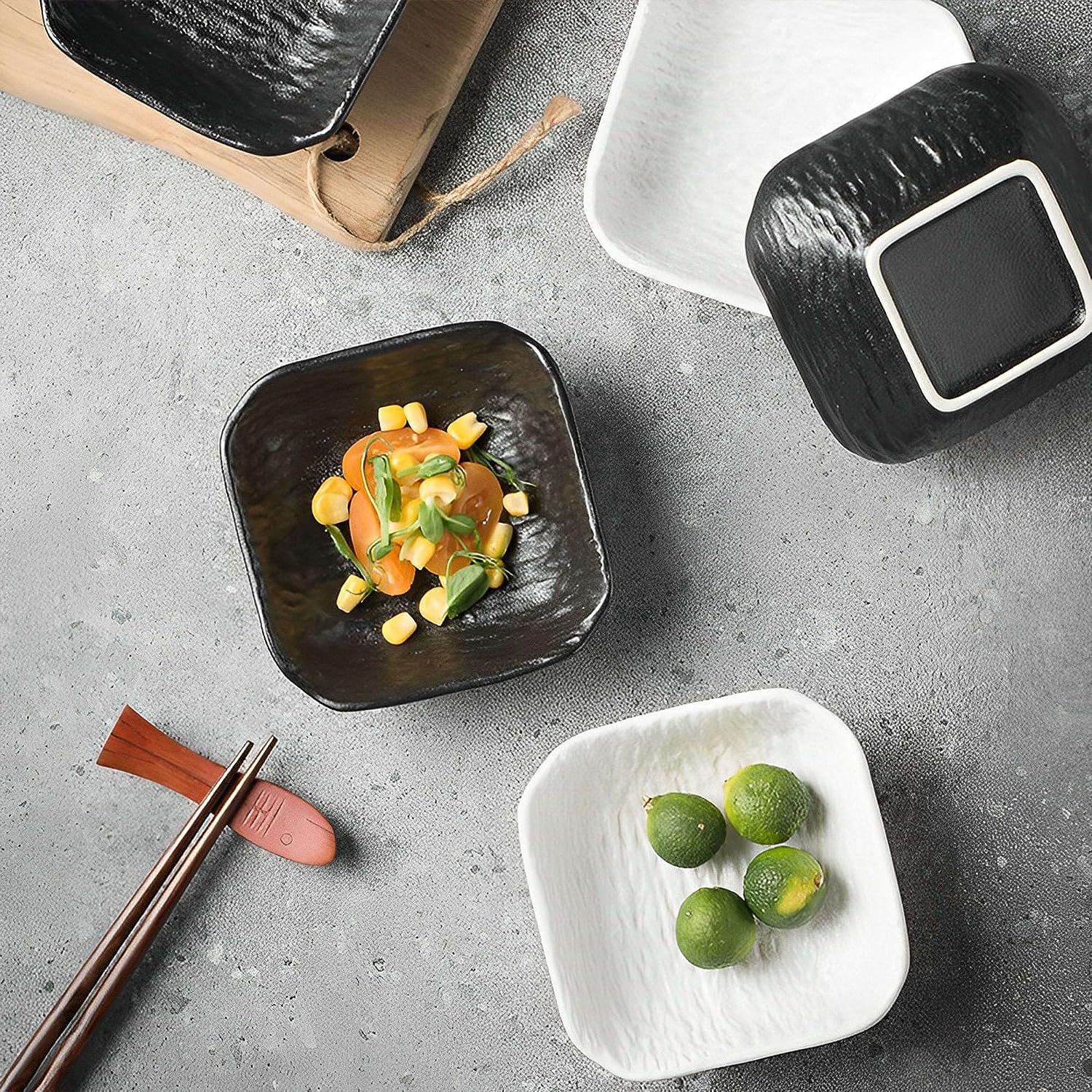 Tapas-Gerichte, Dessertschalen, Sojasaucen-Geschirr-Set, Dip-Schalen aus Keramik, Soßenschalen, Tapas-Schalen, Geschirr-Set mit Blumenmuster for Dessert, Snack-Schwarz-4er-Set ( Color : Black , Size :