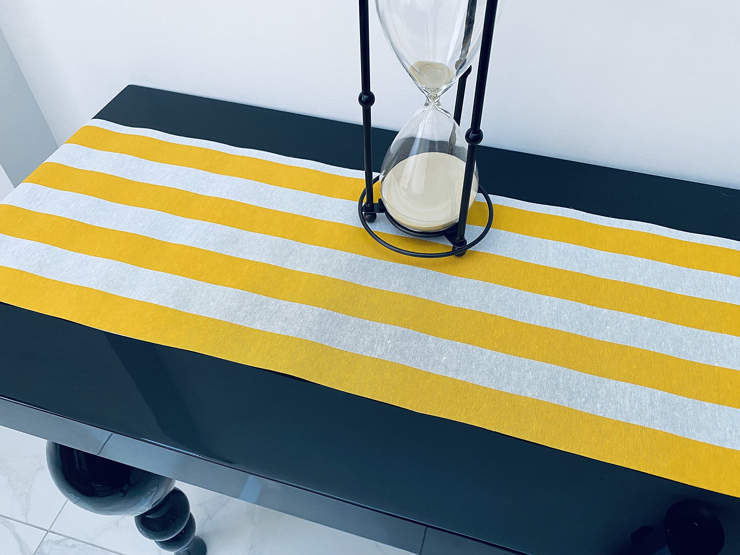Chemin de table jaune et blanc rayé en téflon hydrofuge 559 cm pour déco de fête