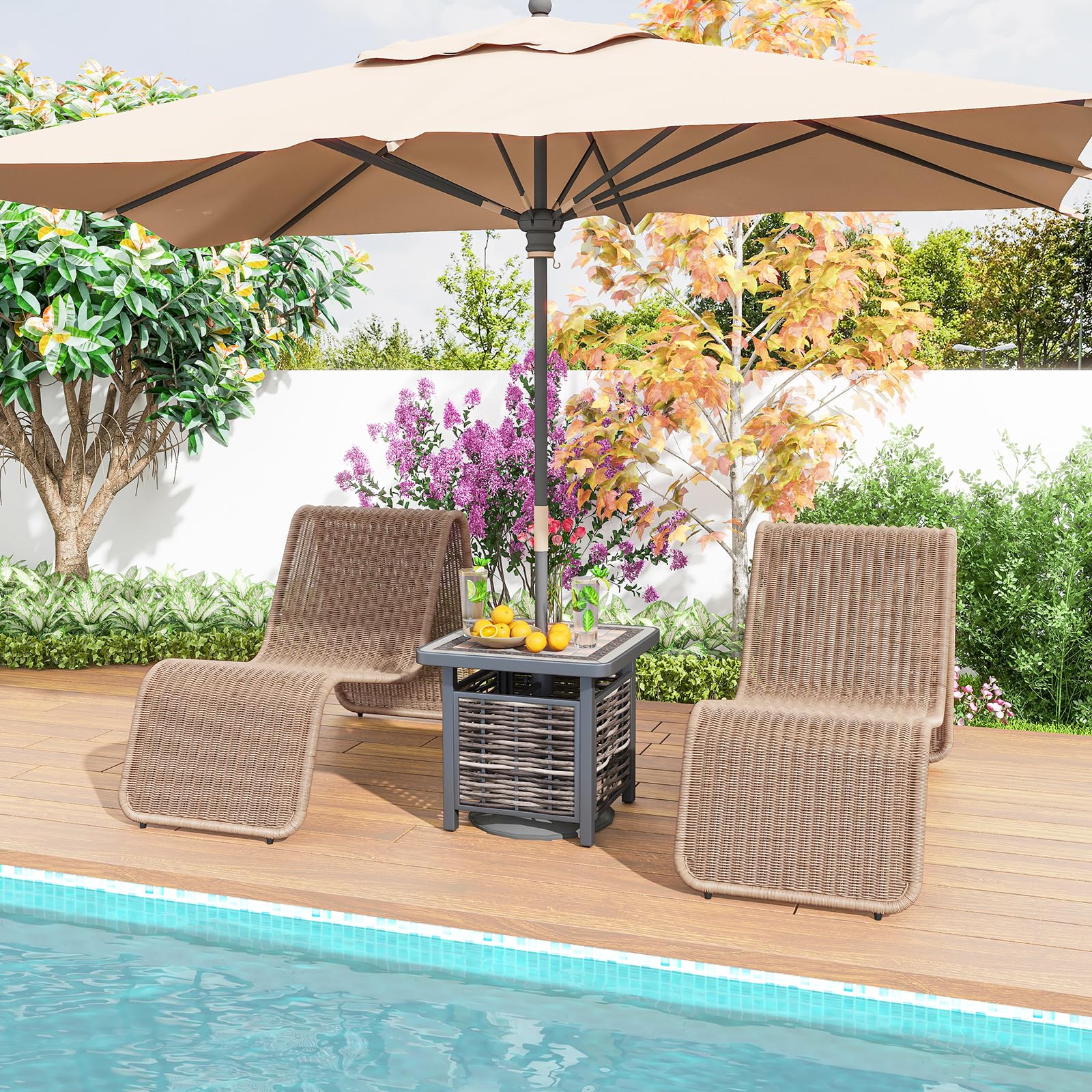 KOMFOTTEU Mesa Auxiliar con Agujero para Sombrilla, Mesa Baja de Ratán PE, Mesita de Café Cuadrada con Estructura de Metal, Mesa para Jardín, Patio, Terraza, 55 x 55 x 50 cm