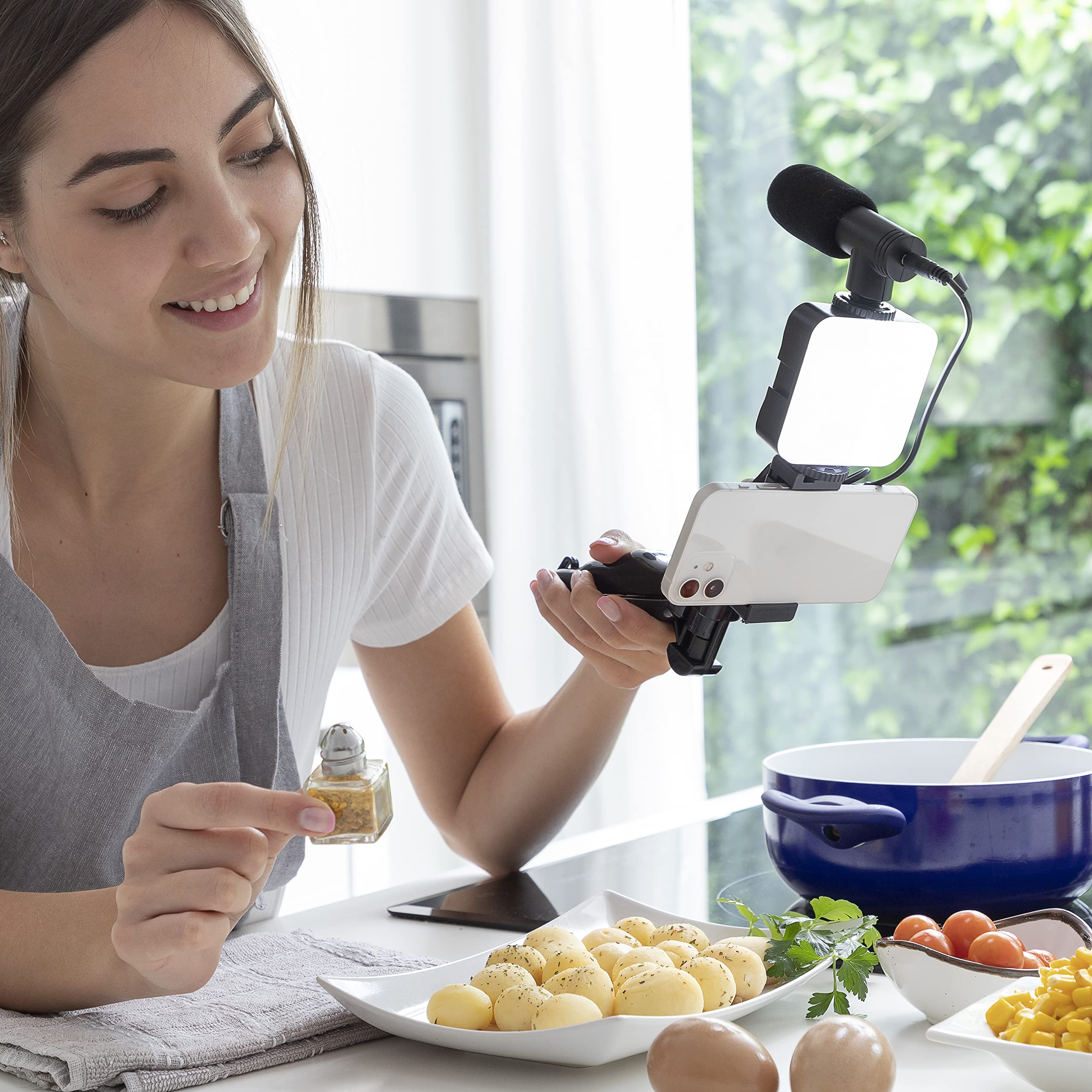 InnovaGoods® Kit de vlogging (6 piezas), tripode para movil graba vídeos de forma profesional, con aro de luz LED, micrófono y mando, ideal para vloggers, YouTubers y creadores de contenido.