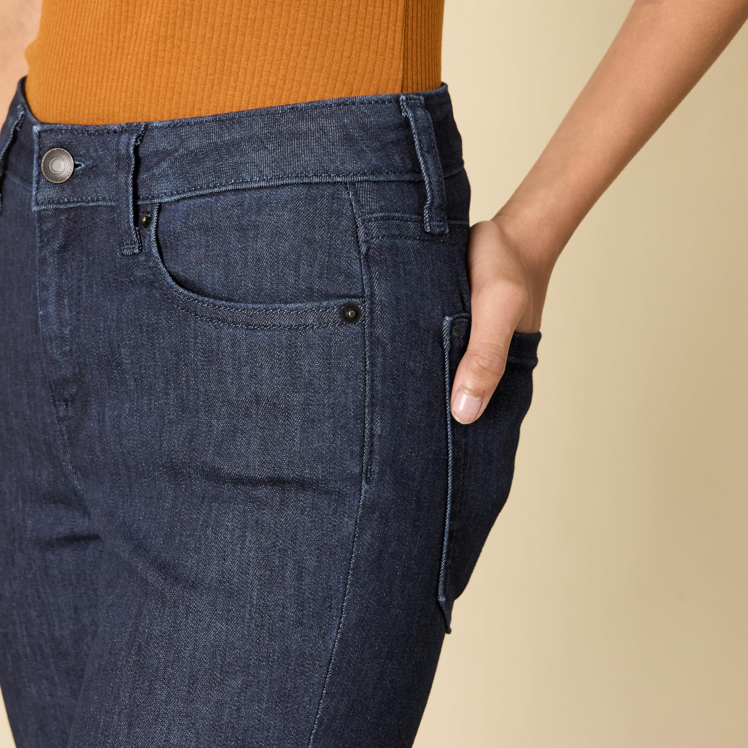 Amazon Essentials Jeans Elasticizzati a Vita Media Bootcut Vestibilità Aderente - Colori Fuori Produzione Donna
