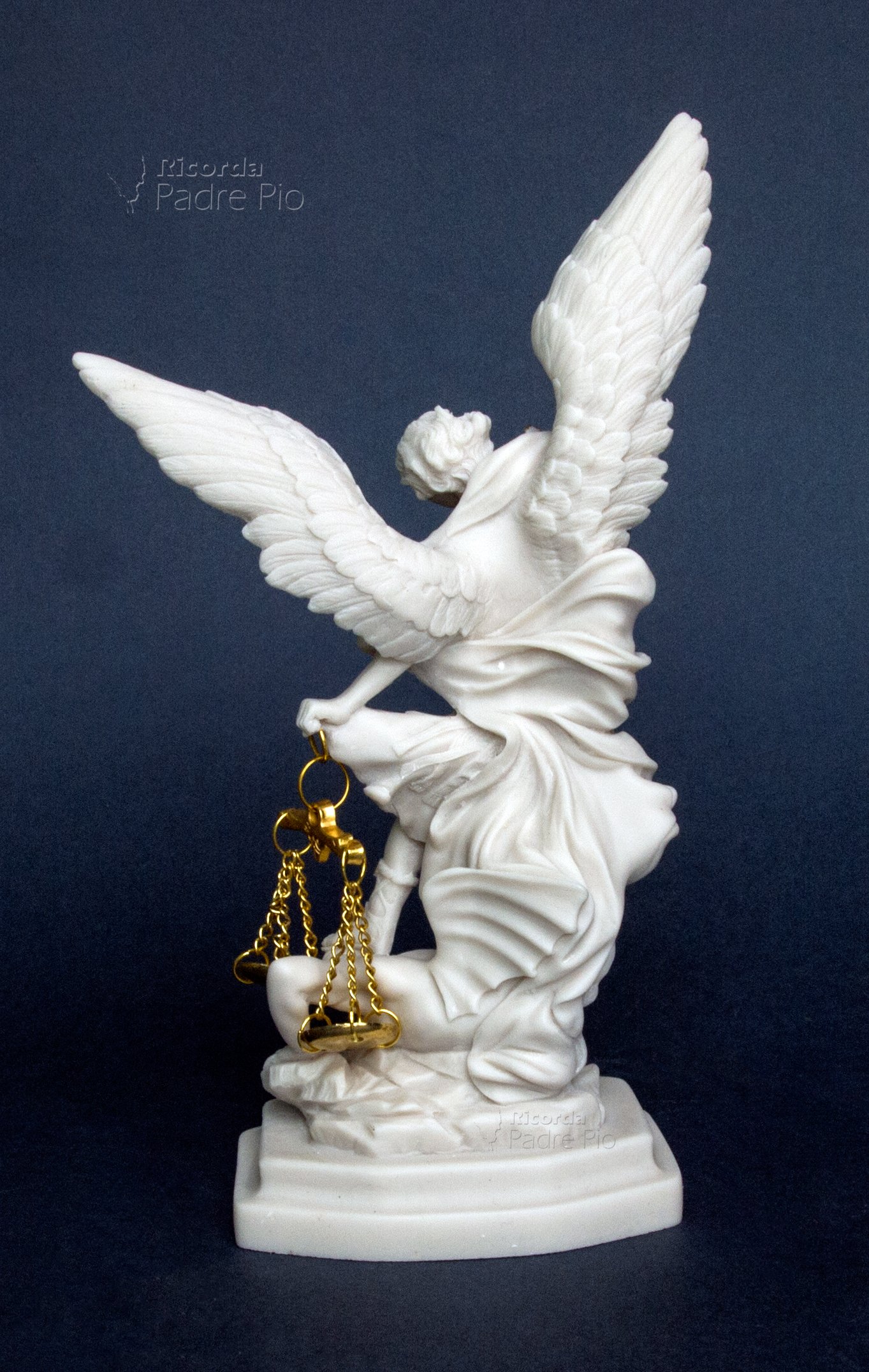 Centro Ardolino Statua di San Michele cm. 22, con spada e bilancia in resina