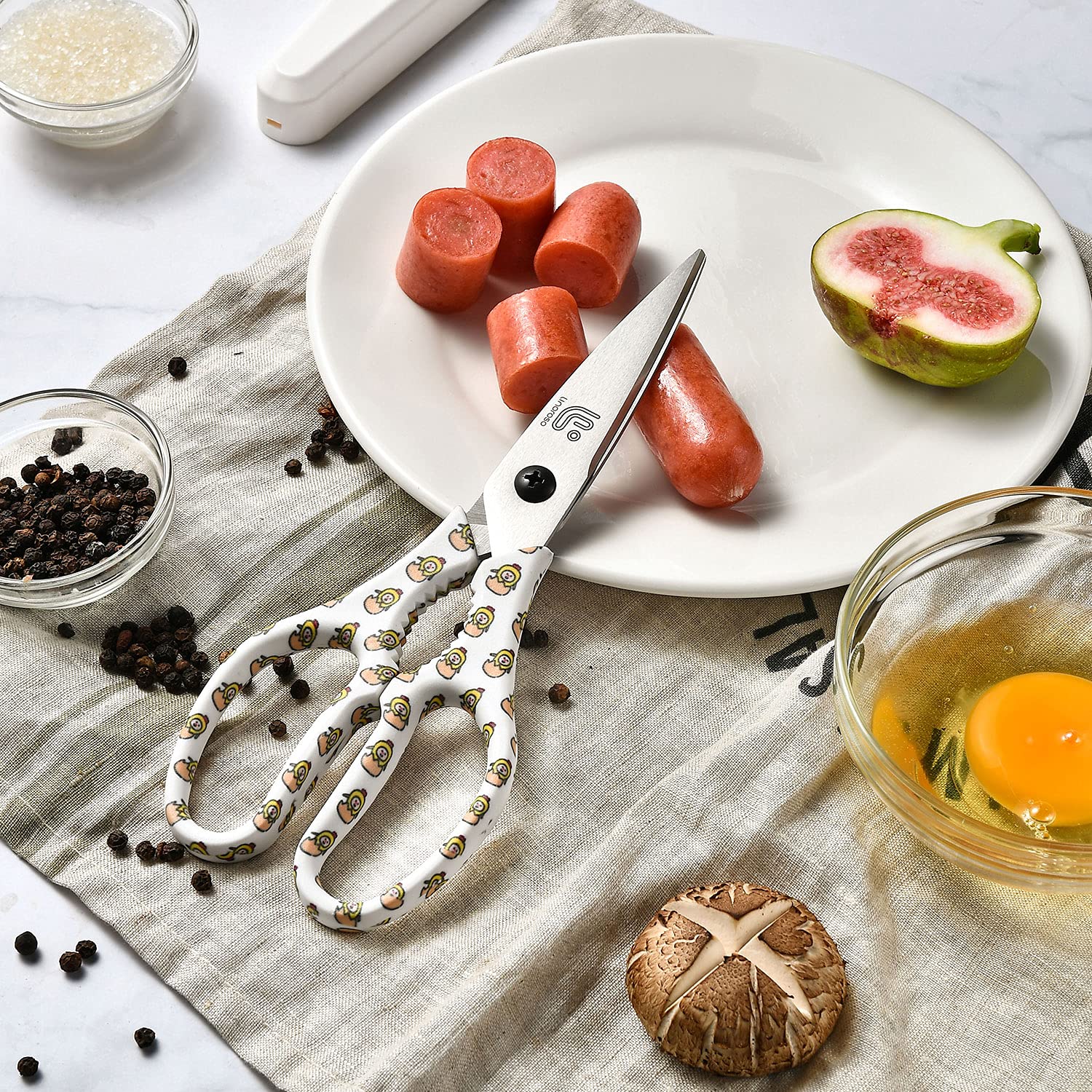 Linoroso Ciseaux de Cuisine Professionnel avec Couvercle Magnétique Ciseau Cuisine Multifonction Fabriqués en Acier Japonais 4034, Ultra Tranchants pour Viande Légumes Barbecue Herbes Pizza - Poulets