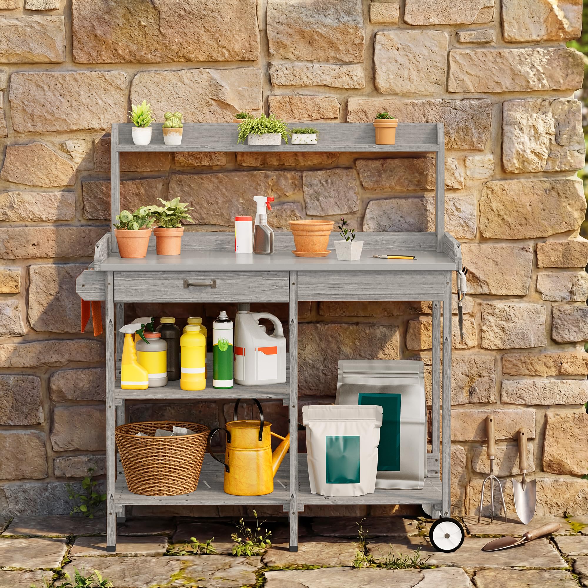 Xbro Table de Rempotage Mobile en Bois, Grand Espace de Rangement avec Tiroir, Étagères et Crochets, Plateau en Métal Galvanisé, Idéale pour Balcon, Terrasse et Jardin, 112 x 43 x 121 cm, Gris