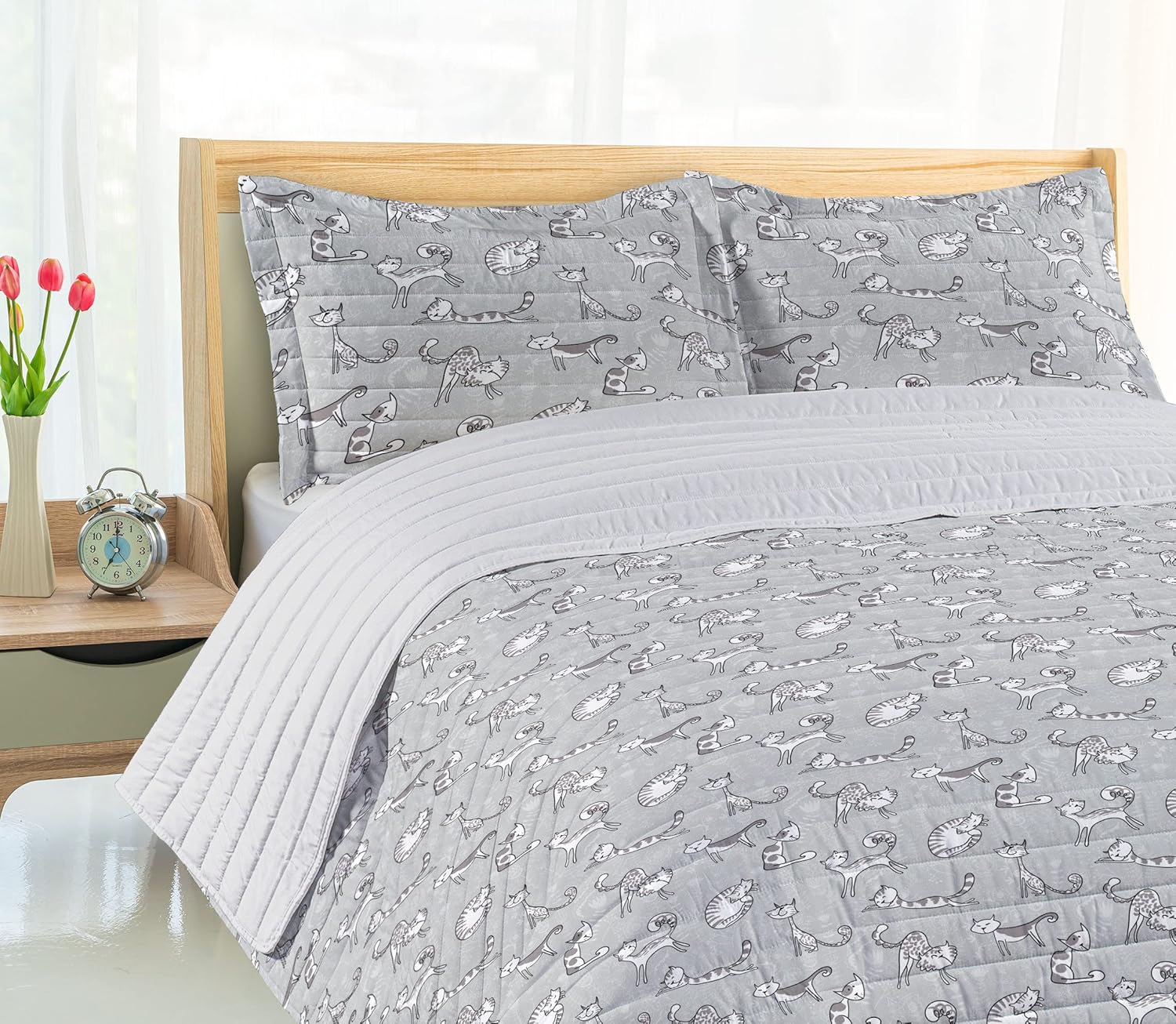 Ambesonne Grey Microfiber Bedspread Set, Cats Posing Over Floral Background Feline Kitten Kitty Cartoon Art Prints, Soft Bedding Set with Pillow Shams & Comforter, King Size, White