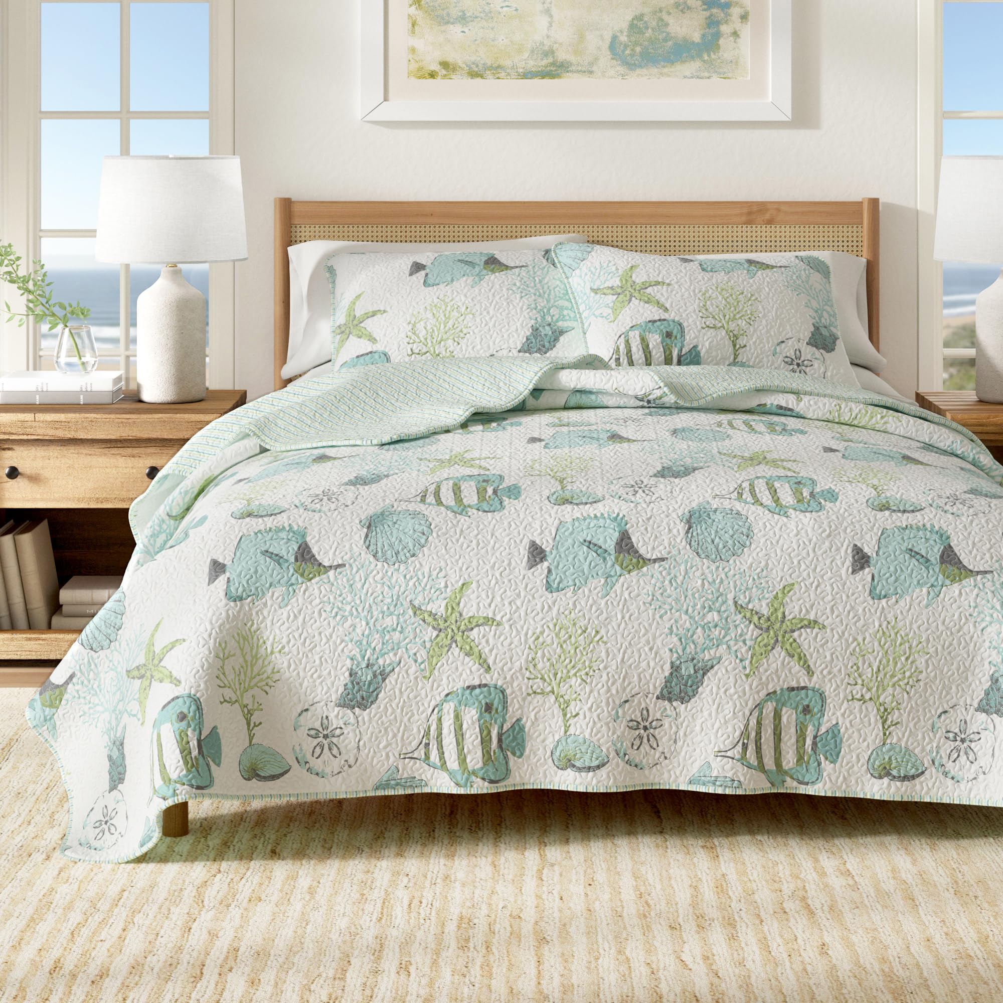 Twin Coastal Quilt Bedding Set, Summer Coastal Quilt with Sham, Beach 2-Piece Reversible All Season Bedspread Quilt Set. Lightweight Nautical Quilted Coverlet. Seaside Collection, Blue Fish