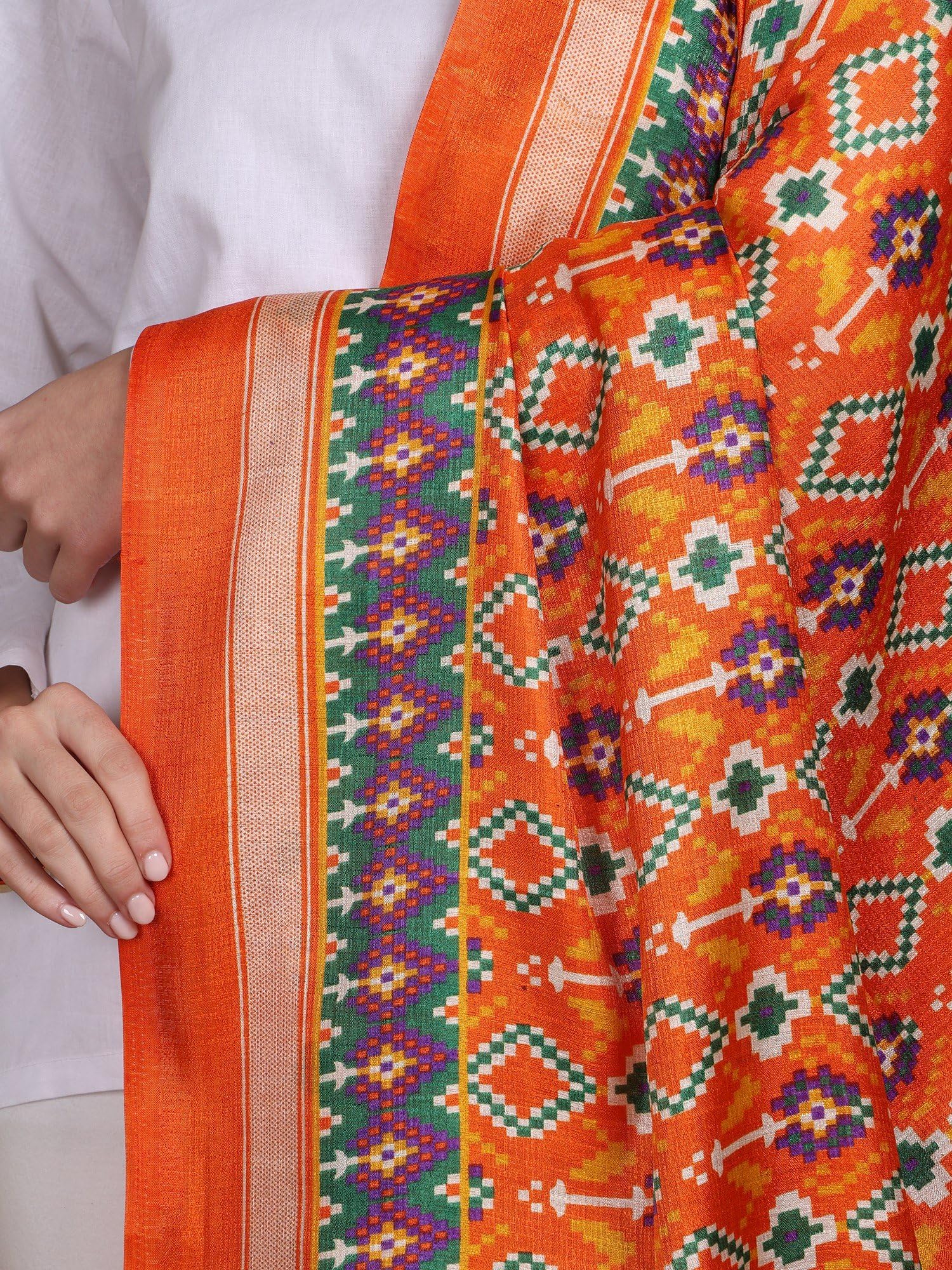 Exotic India Patola Art Damen Dupatta aus Seide bedruckt mit Fransen | traditioneller ethnischer Druck Weave Design Stola Chunni