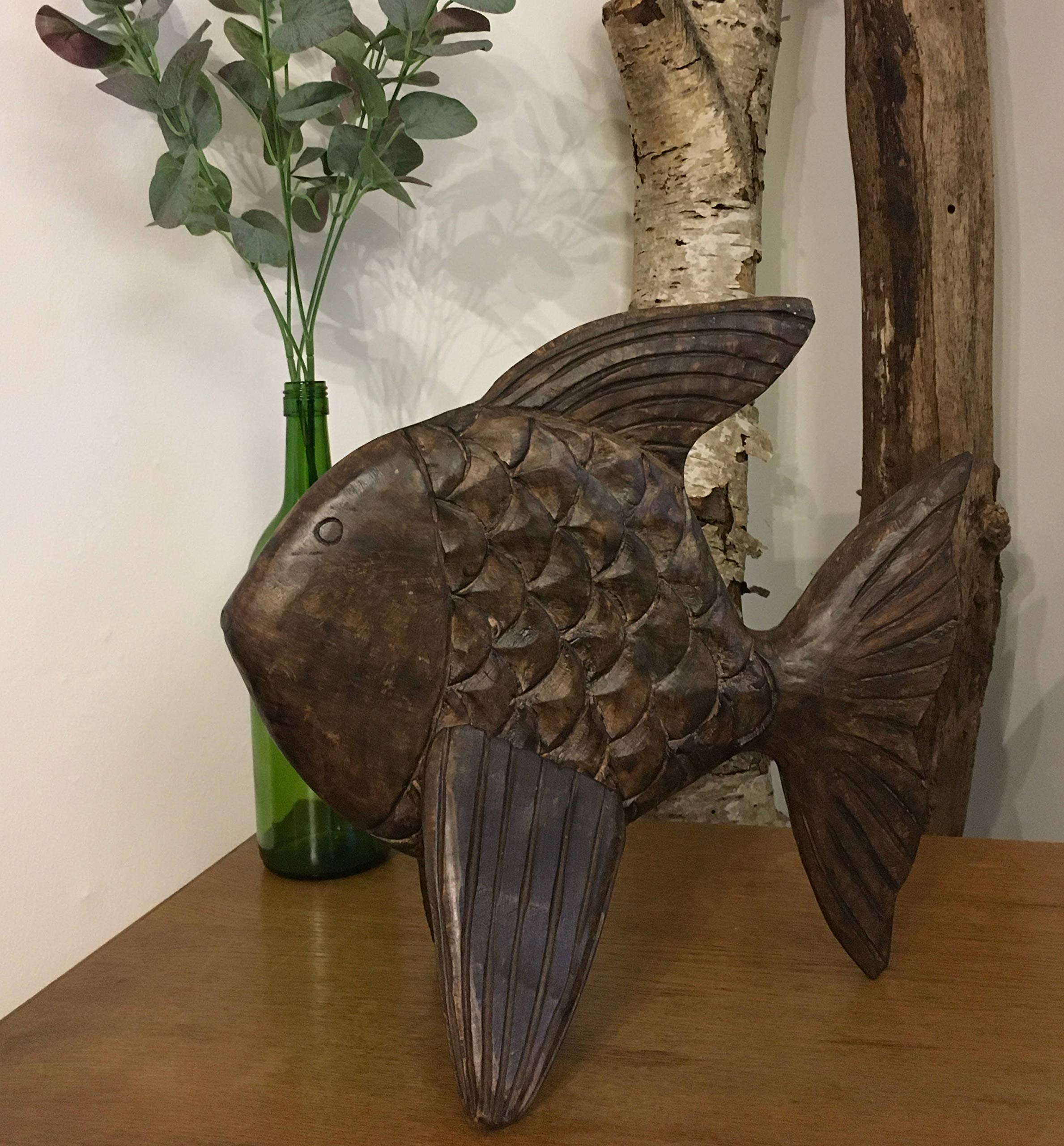 Moritz Fisch 34 cm braun – Mangoholz Skulptur maritim Deko Holzfisch modern | Handgeschnitztes Unikat aus Naturholz, maritimer Blickfang für Wohnzimmer, Bad oder Flur, Geschenk für Meerfreunde