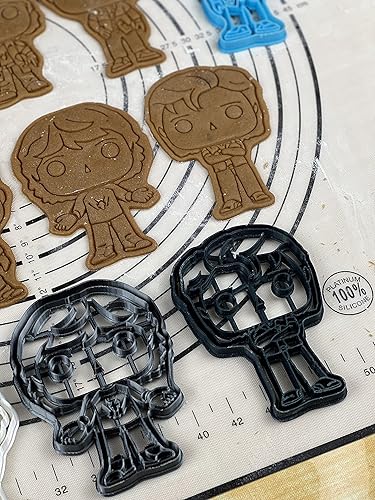 Miniatura 7 de Juego de 8 cortadores y moldes de galletas SThings 4 – Eleven, Mike, Dustin, Lucas, Will, Robin, Steve y Max de 4 pulgadas producido por 3D Kitchen