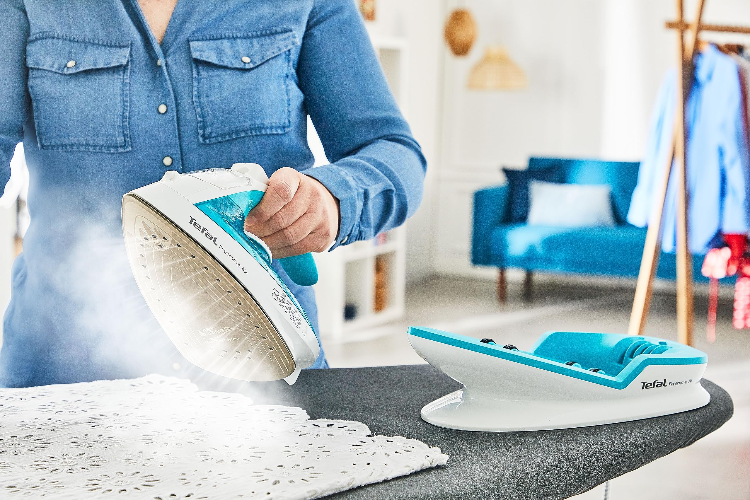 Tefal Freemove Air kabelloses Dampfbügeleisen, 2400 W, 25g/Min-Dauerdampf, 115g/Min-Dampfstoß, Bügeleisen kabellos, einfaches Aufladen, Tropfstopp, automatisches Abschalten, türkis/weiß, FV6520