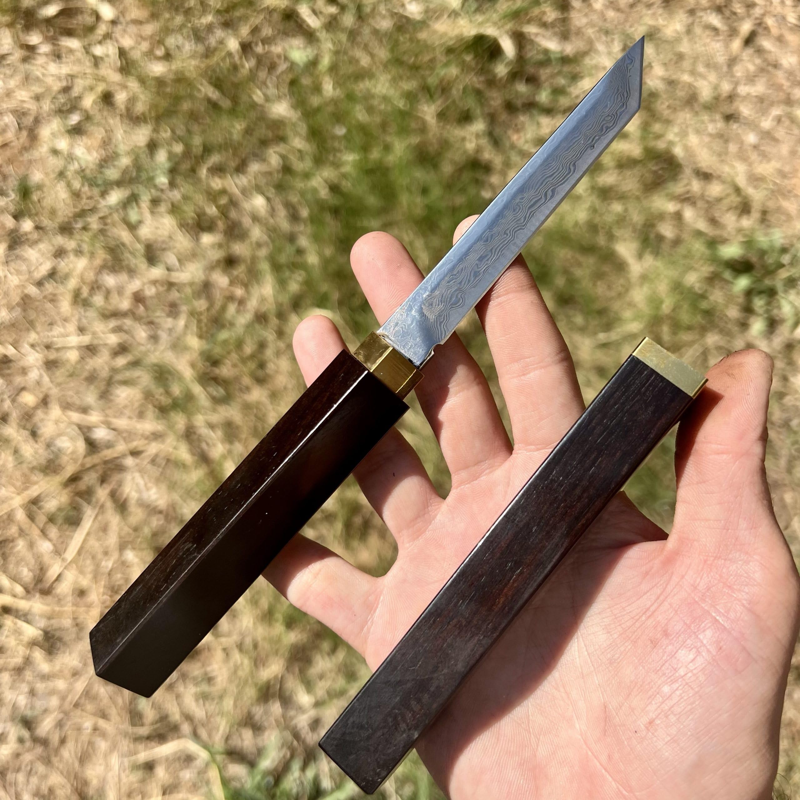 couteau lame fixe acier damas tanto style japonais étui intégral bois d'ébène edc custom collection forge artisanat cadeau homme fête père camping tranchant original randonnée