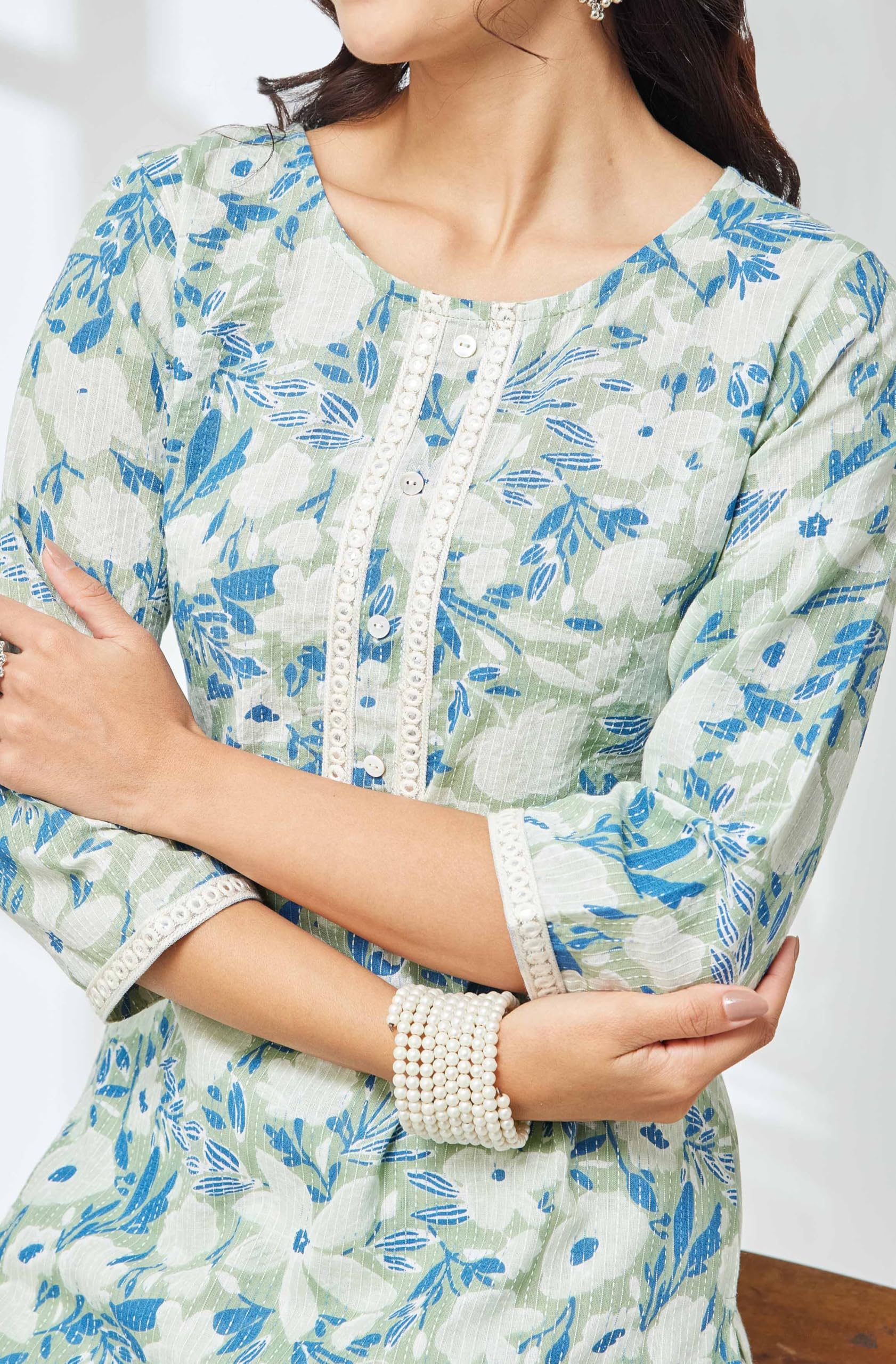 Janasya Women's Sage Green Pure Cotton Yoke Embellished Floral Printed Straight Kurta With Pant Set product image 7