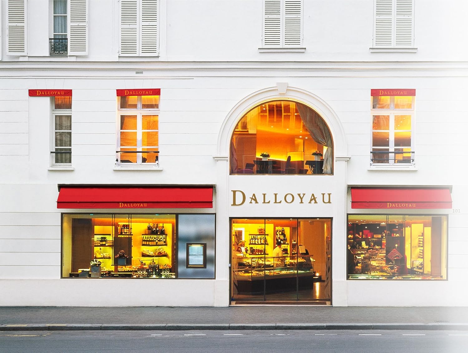 DALLOYAU ダロワイヨ 季節のマカロン入り詰め合わせ（18個入）