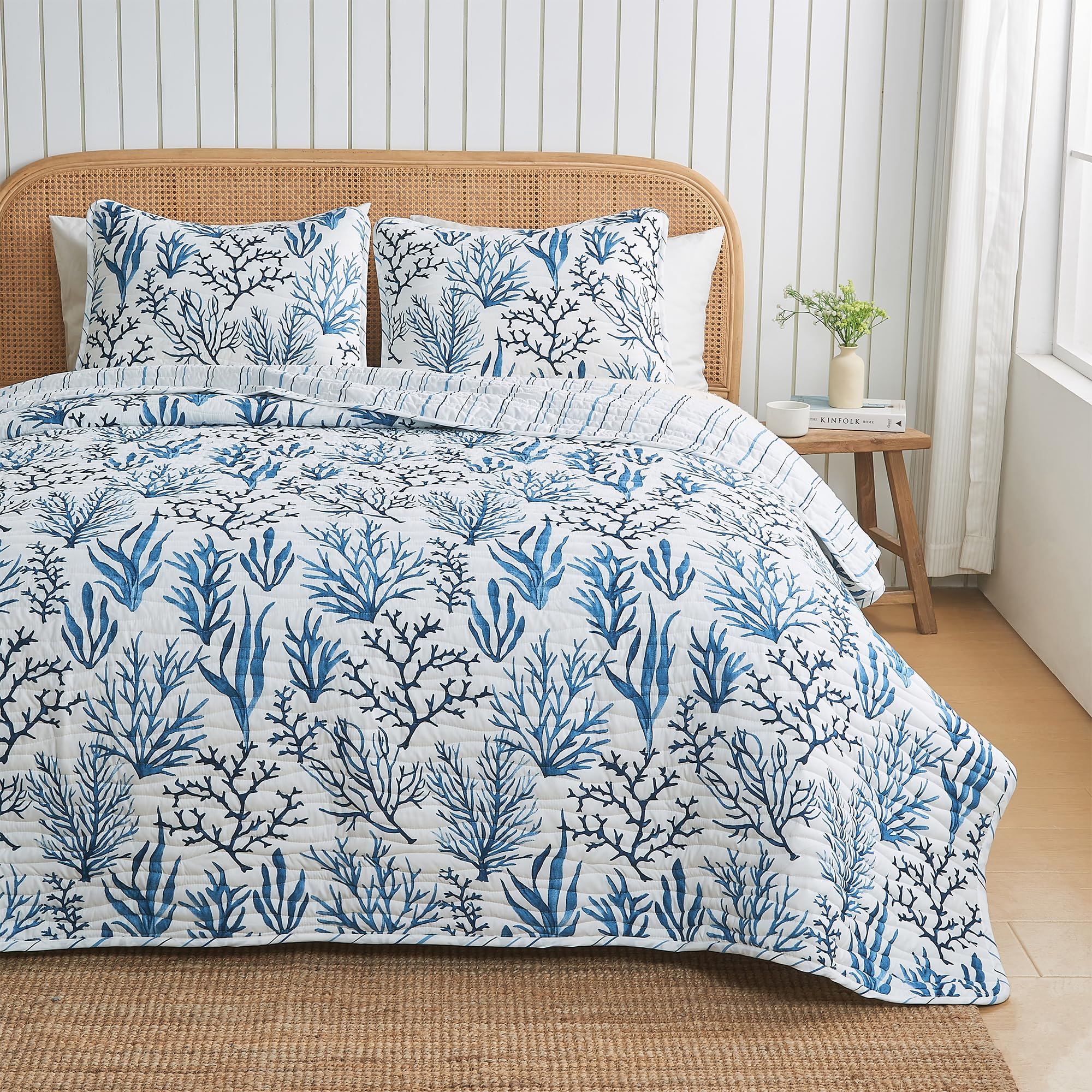 Great Bay Home Set di biancheria da letto king size con trapunta costiera, copriletto estivo blu marino nautico, set di biancheria da letto reversibile a tema spiaggia, 3 pezzi, copriletto trapuntato