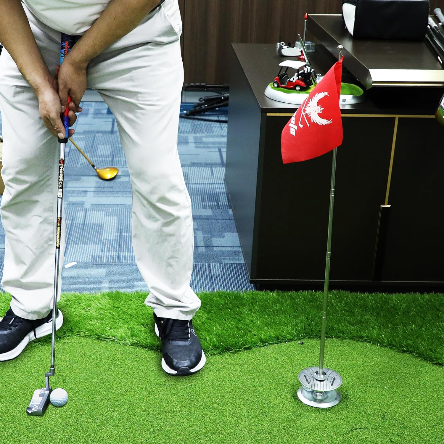 Aluminum Golf Putting Cup with Retractable Flagstick & Directional Scale, Indoor/Outdoor Practice Putting Hole with Audible Ding Feedback, All-Direction Golf Training Aid for Home & Office