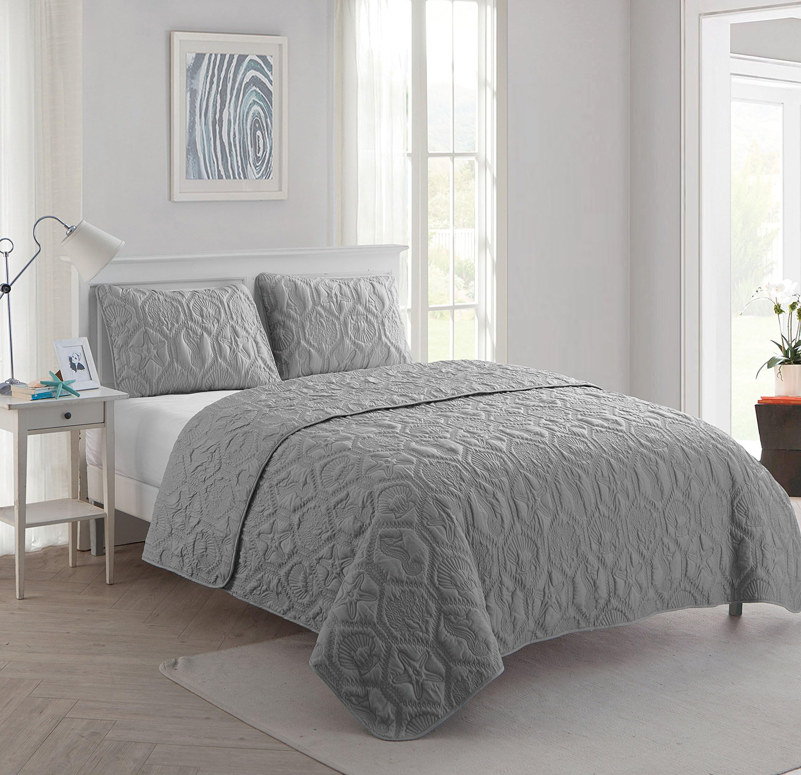 Queen Quilt, Super Soft Reversible Bedding Set with Matching Shams, Seasons, Modern Room Decor (Shore Grey, 3-Piece)
