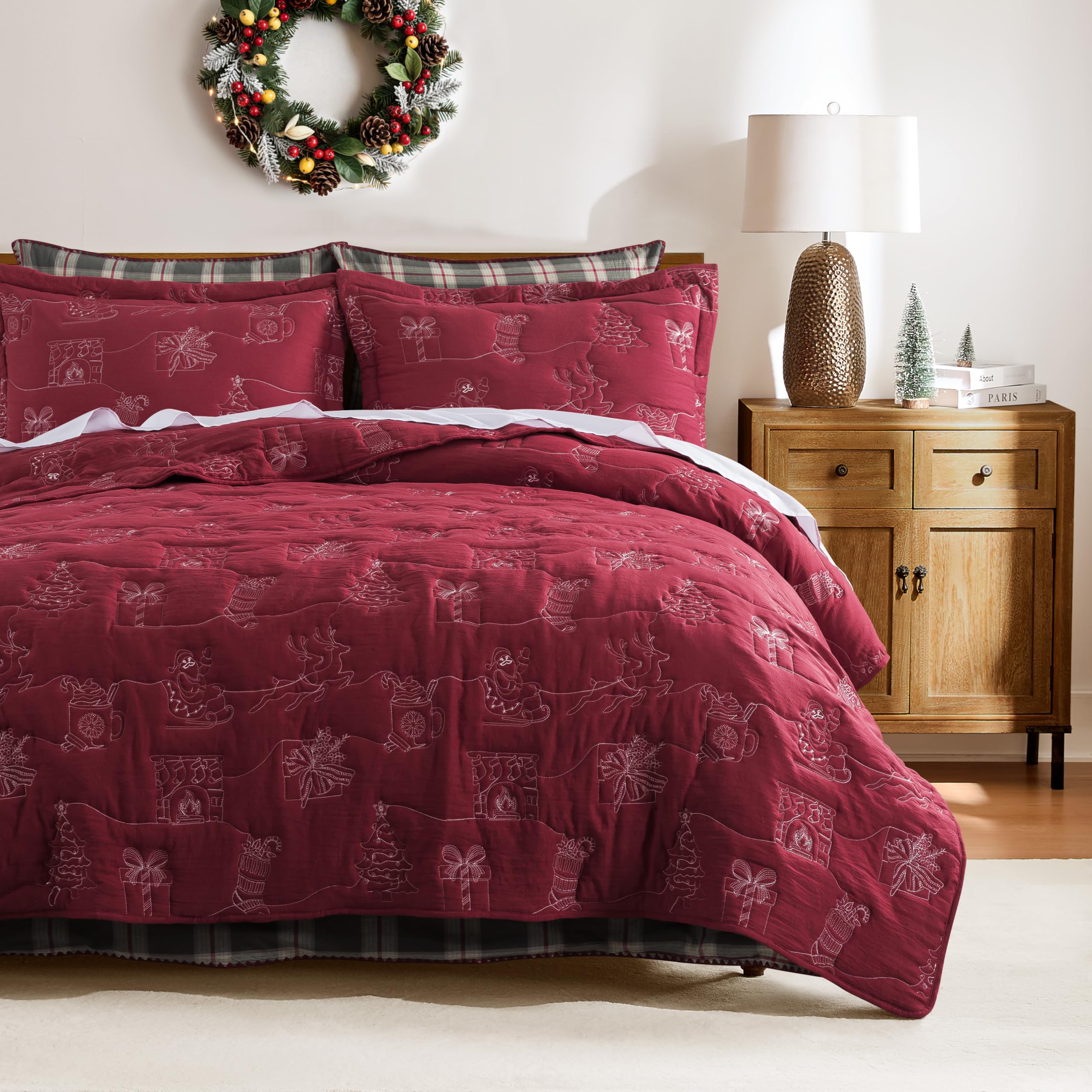 WDCOZY WDCOZY Christmas Quilt California Cal King Size Bedding Set with 2 Pillow Shams, Lightweight Bedspread Holiday Red Coverlet Reindeer Santa Claus Christmas Tree Comforter for All Seasons Bed Cover