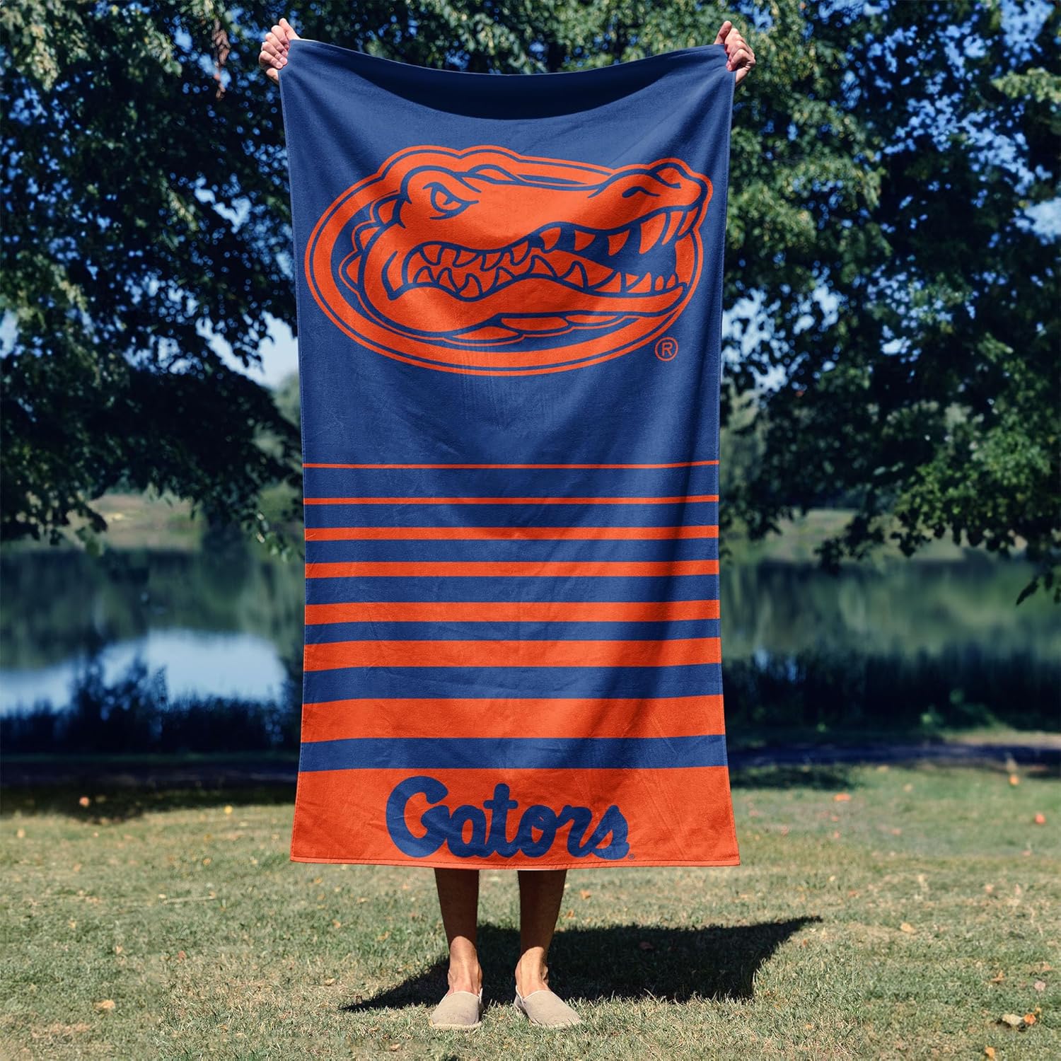 Northwest Florida Gators NCAA Striped Jacquard Beach Towel 36 x 72 Inches - Image 4