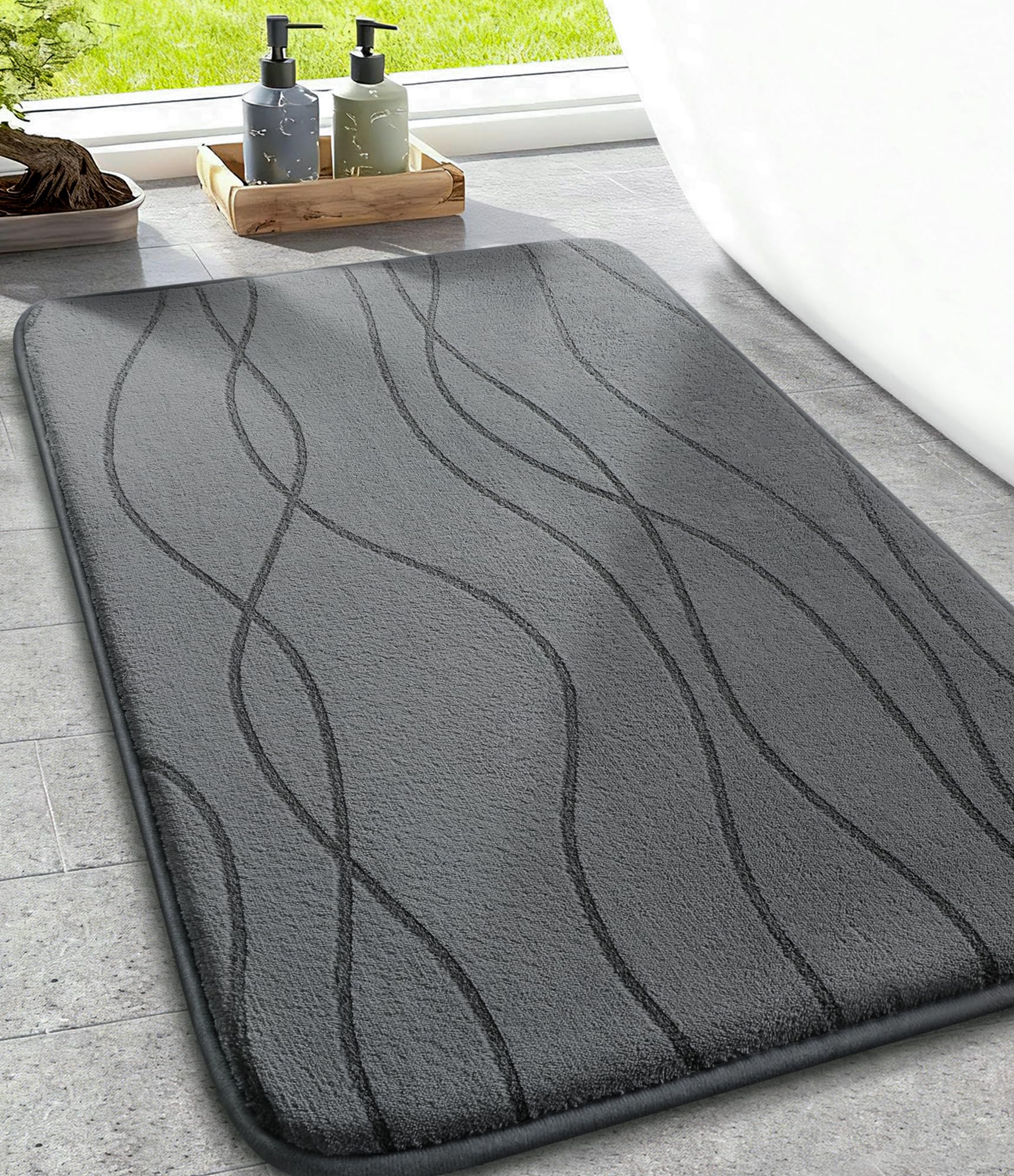 chakme Tapis de Bain en Mousse à mémoire de Forme, Tapis Salle de Bain Absorbant, Tapis de Douche Antidérapant pour la Salle de Bain et Les WC, 43 x 61 cm, Gris foncé