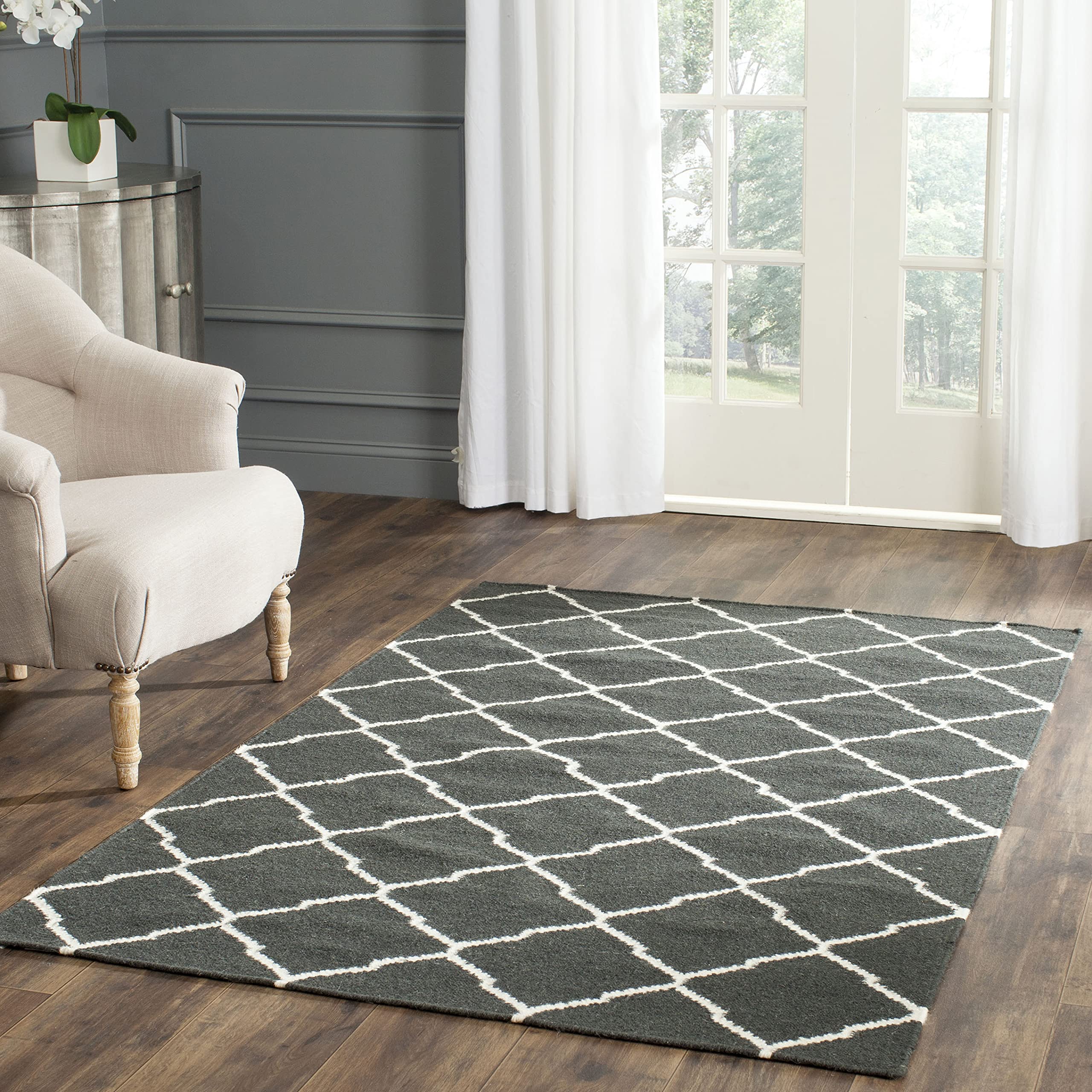 SAFAVIEH Tapis Contemporain pour Salon, Salle à Manger, Chambre à Coucher - Dhurrie Collection, Tapis à Poil Court, Chocolat et Ivoire, 91 X 152 cm