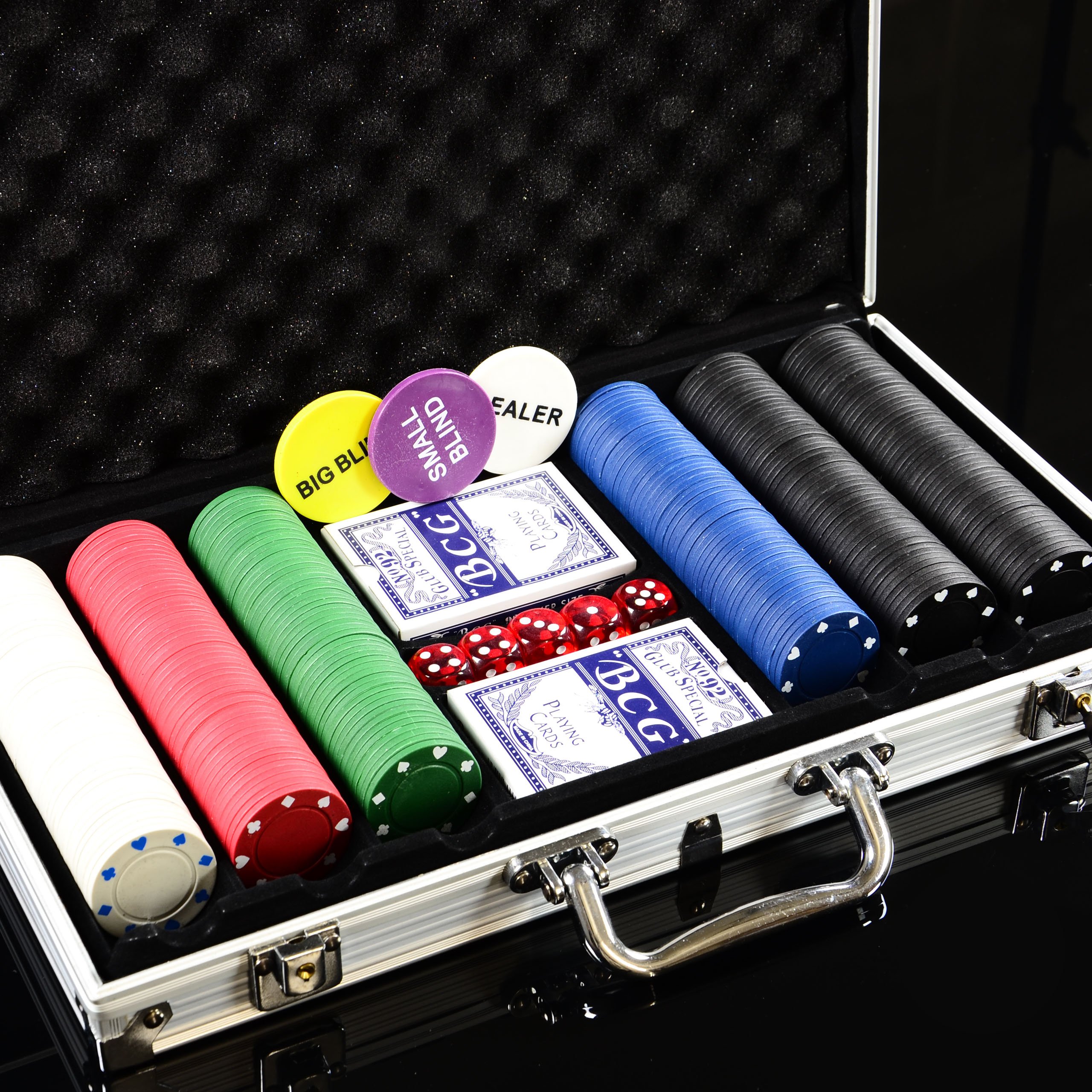 Nexos Trading Pokerkoffer Poker-Set mit 300 Poker-Chips im Alu Koffer mit 2 Schlüssel Silber inkl. 2 Kartendecks 1 Dealer Button 5 Würfel