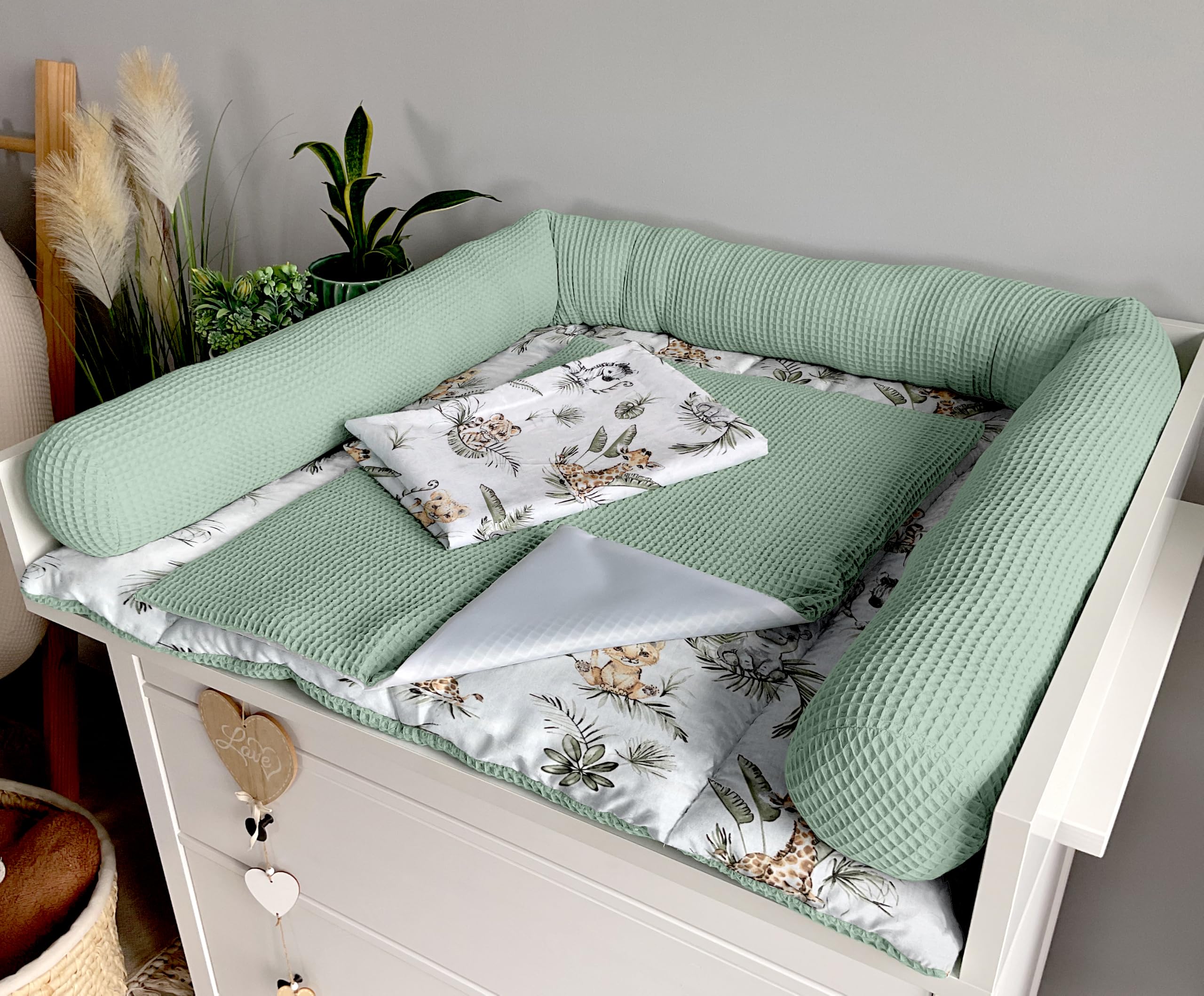 Wickelauflage Set 6-teilig – Wickelunterlage aus Baumwolle & Waffelstoff – Baby Wickelauflage – Geschenk zur Babyparty – Wickeltischauflage – 85x75 cm (Breite x Tiefe), Safari und Dusty Mint