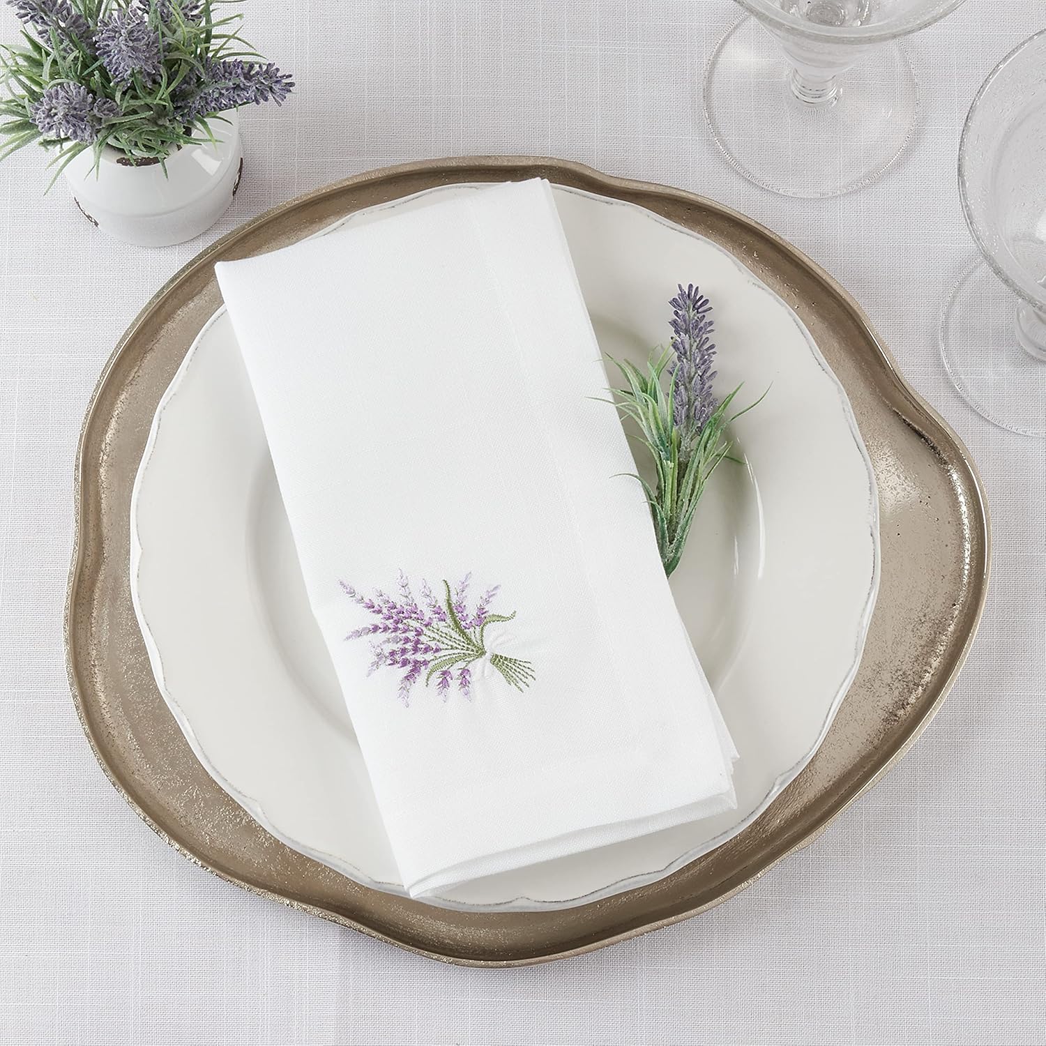 Saro Lifestyle Embroidered Lavender Napkin (Set of 4), White, 20"x20"