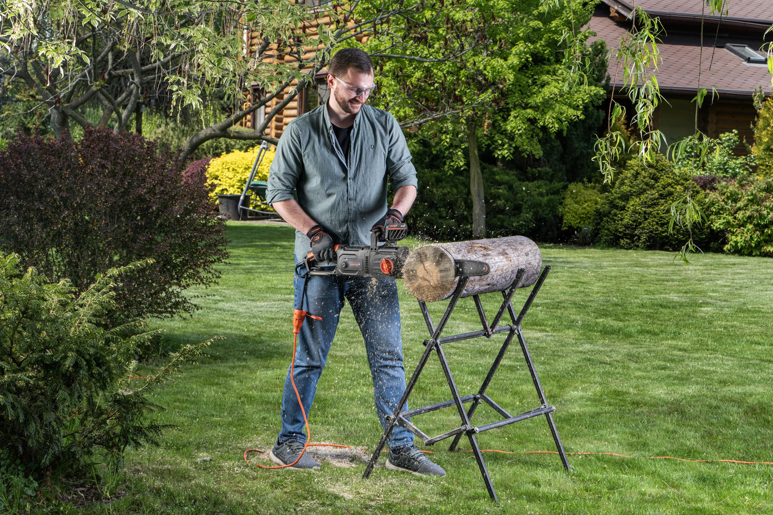 Motosierra Eléctrica 2400W Espada 40cm, para Poda, Corte de Troncos y Leña, Tensor de Cadena Sin Herramientas, Lubricación Automática, Arranque Suave, Freno de Cadena. DSE-24DS