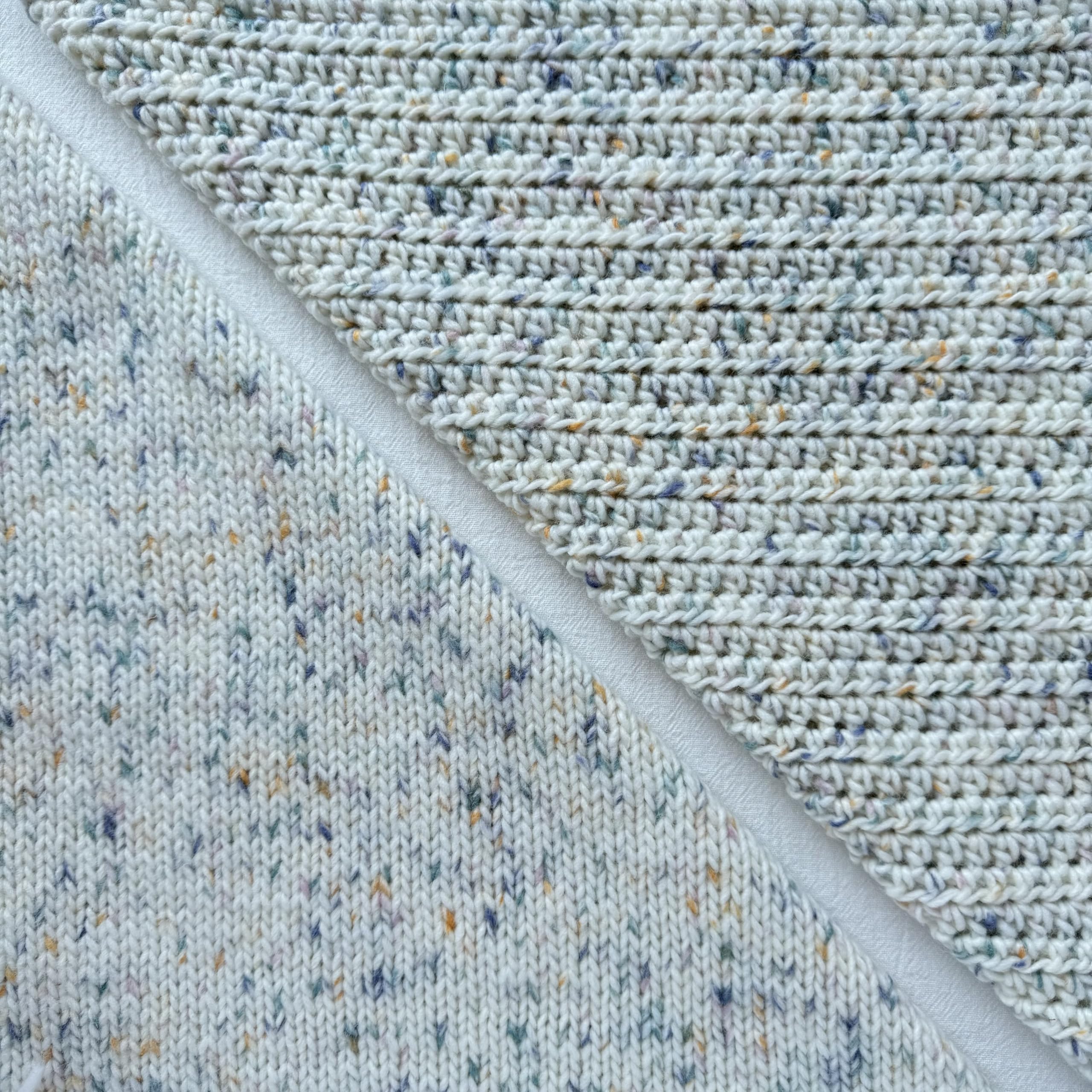 KnitPal Bemaltes Wollgarn zum Stricken, 30 % Wolle und 70 % Acryl-Acryl-Wollmischgarn, buntes Garn zum Häkeln mit handgemaltem Look, 3 DK-Gewicht, 3 Knäuel, 300 g, blühende Glühwürmchen