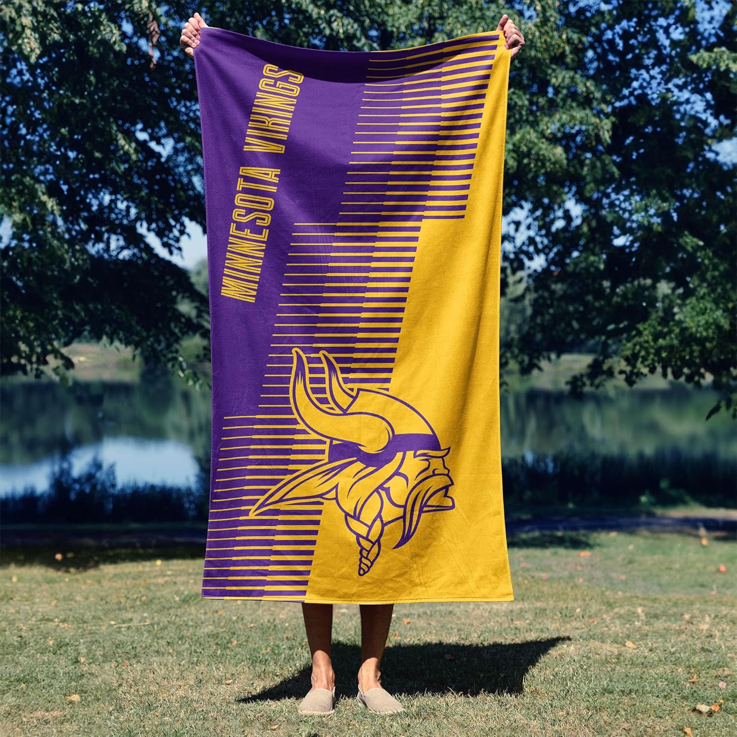NORTHWEST Minnesota Vikings NFL Progression Jacquard Beach Towel 36 x 72 Inches - Image 4