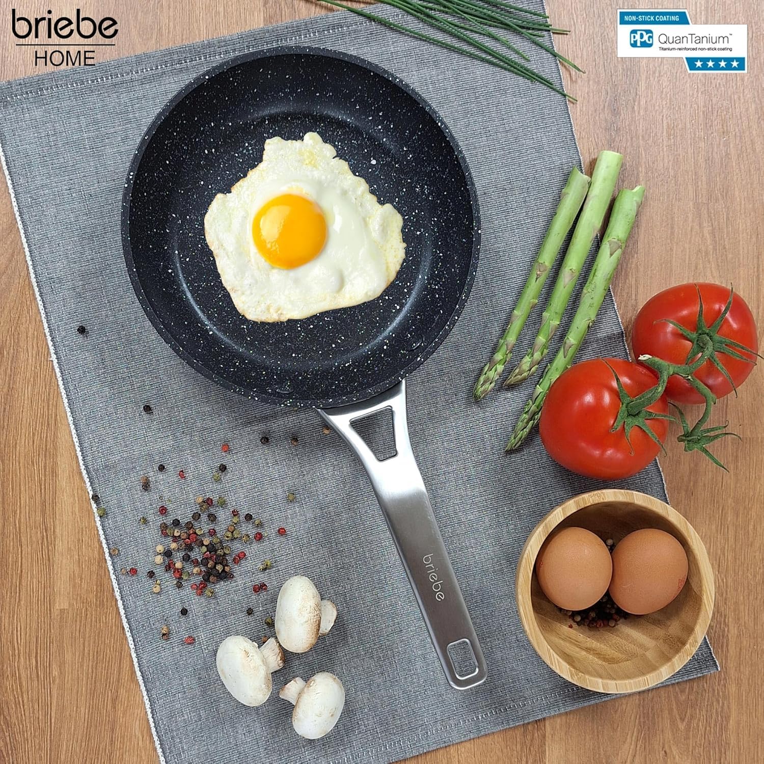briebe Black Titanium Juego de 3 Sartenes Antiadherentes Inducción Titanio 20-24-28cm, Aluminio Forjado, Recubrimiento sin PFOA, Mango Profesional Acero Inox, Vitrocerámica, Gas, 3 Protectores