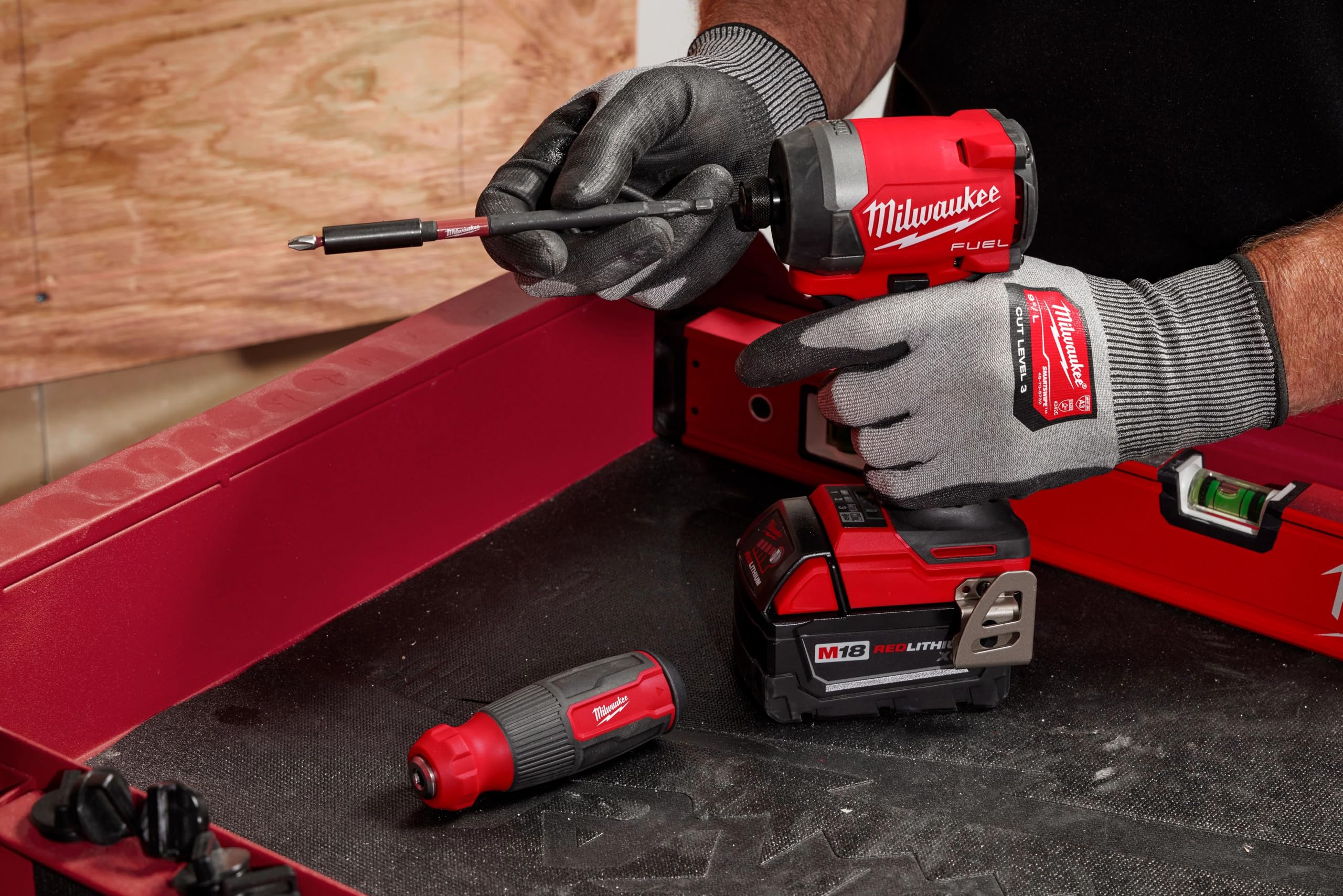Milwaukee Electric - Destornillador multibits 14 en 1 con Shockwave Impact
