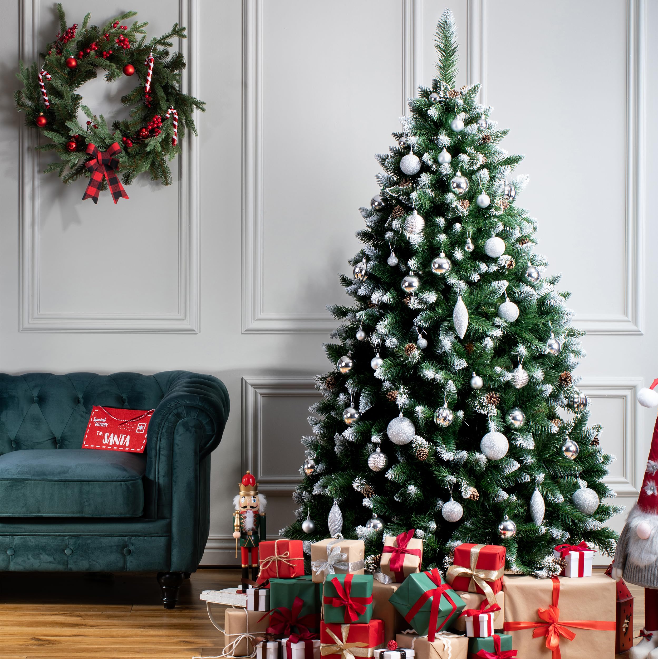 FairyTrees Pino Naturale con Punte innevate, Albero di Natale Artificiale, PVC, pigne Naturali, Supporto in Legno, 220cm