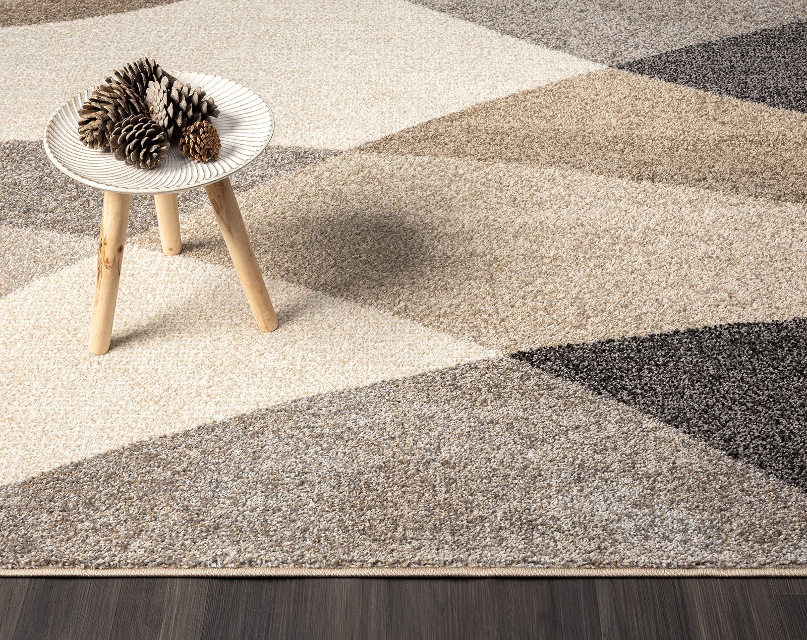 the carpet Pearl - Alfombra Moderna de Pelo Corto denso para salón Dormitorio, Corte de Contorno, patrón geométrico, patrón Ondulado, Beige, 160 x 220 cm