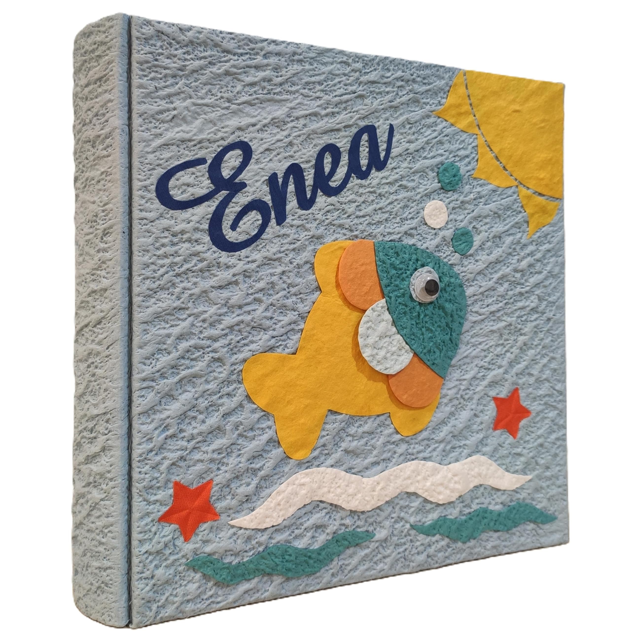 Album fotografico artigianale pesciolino e sole in carta luna con nome intagliato in tela personalizzabile regalo nascita battesimo compleanno vacanze estate MADE IN ITALY legnoegrafite