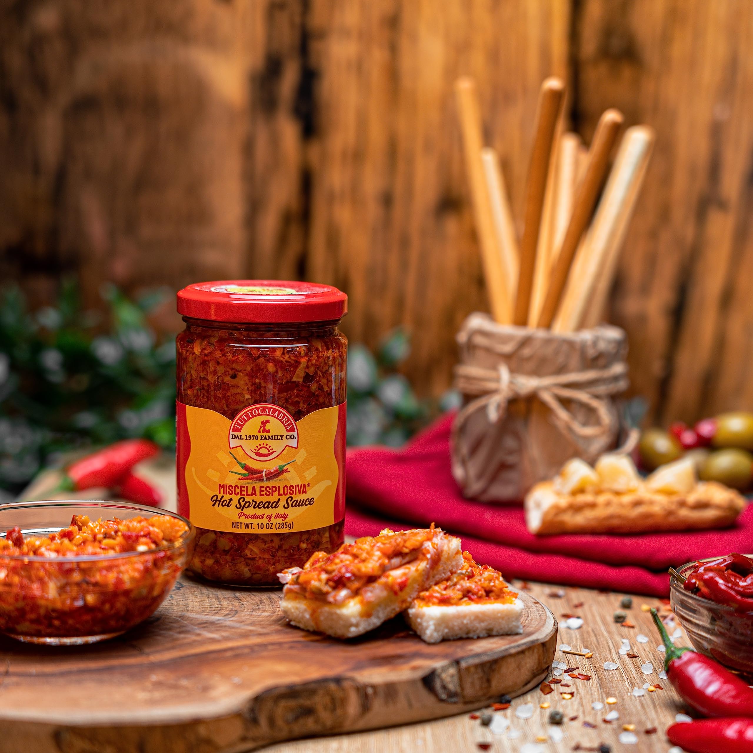 Tutto Calabria Box Regalo Piccante - Miscela Esplosiva 185g, Calabrian Chili 250g e Miele Hot 180g - Tris Perfetto, Peso Totale 545g