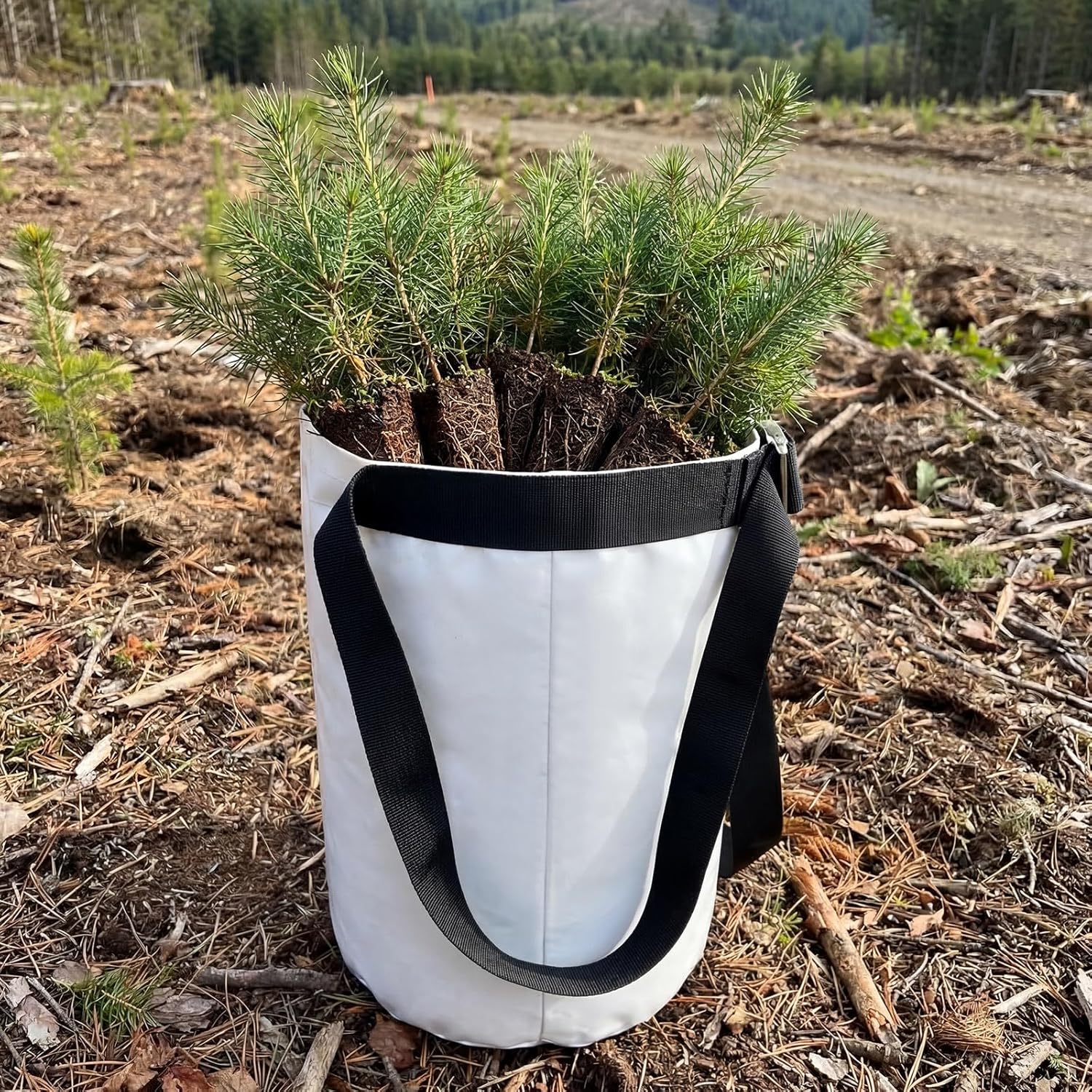 12'' x 15'' Tree Planting Bag Planter Single Round Tree Planting Bag Waterproof Adjustable Waist Fit Heavy Duty Load Design with Buckles for Garden Seedling Holder Field Work