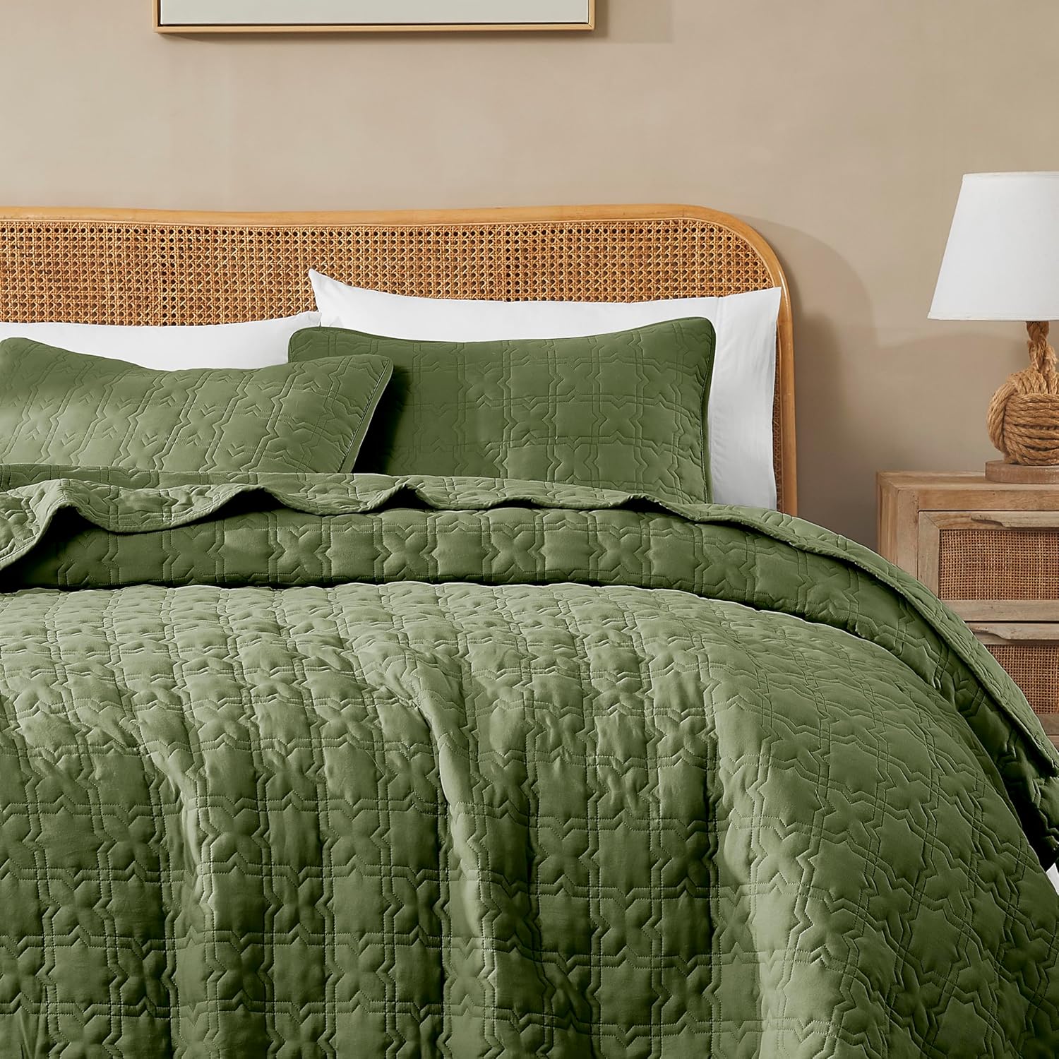 B2EVER Olive Green Twin Size Quilt Bedding Set with Pillow Sham, Ultra Soft Bedspread Coverlet, Lightweight Quilted Blanket Thin Comforter Bed Cover for All Season, 2 Piece, 68x90 inches