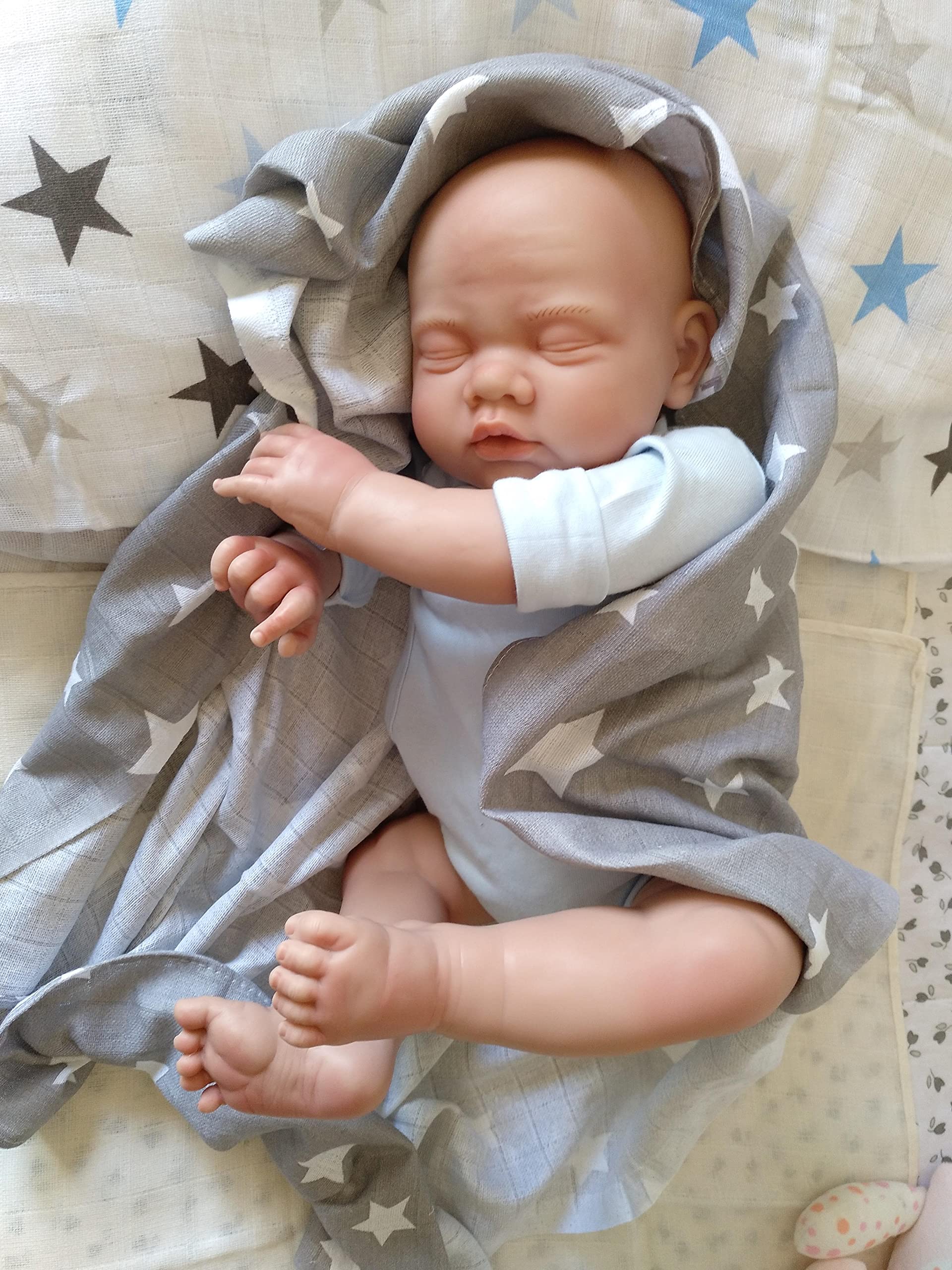 Bebè Reborn Dormito Juan,vinile in silicone con rossetti dipinti a mano, molte pieghe, grande regalo,si sente come un bambino reale, realizzati in Spagna,52 cm e 2,3 kg, cadenza della testa e membri.