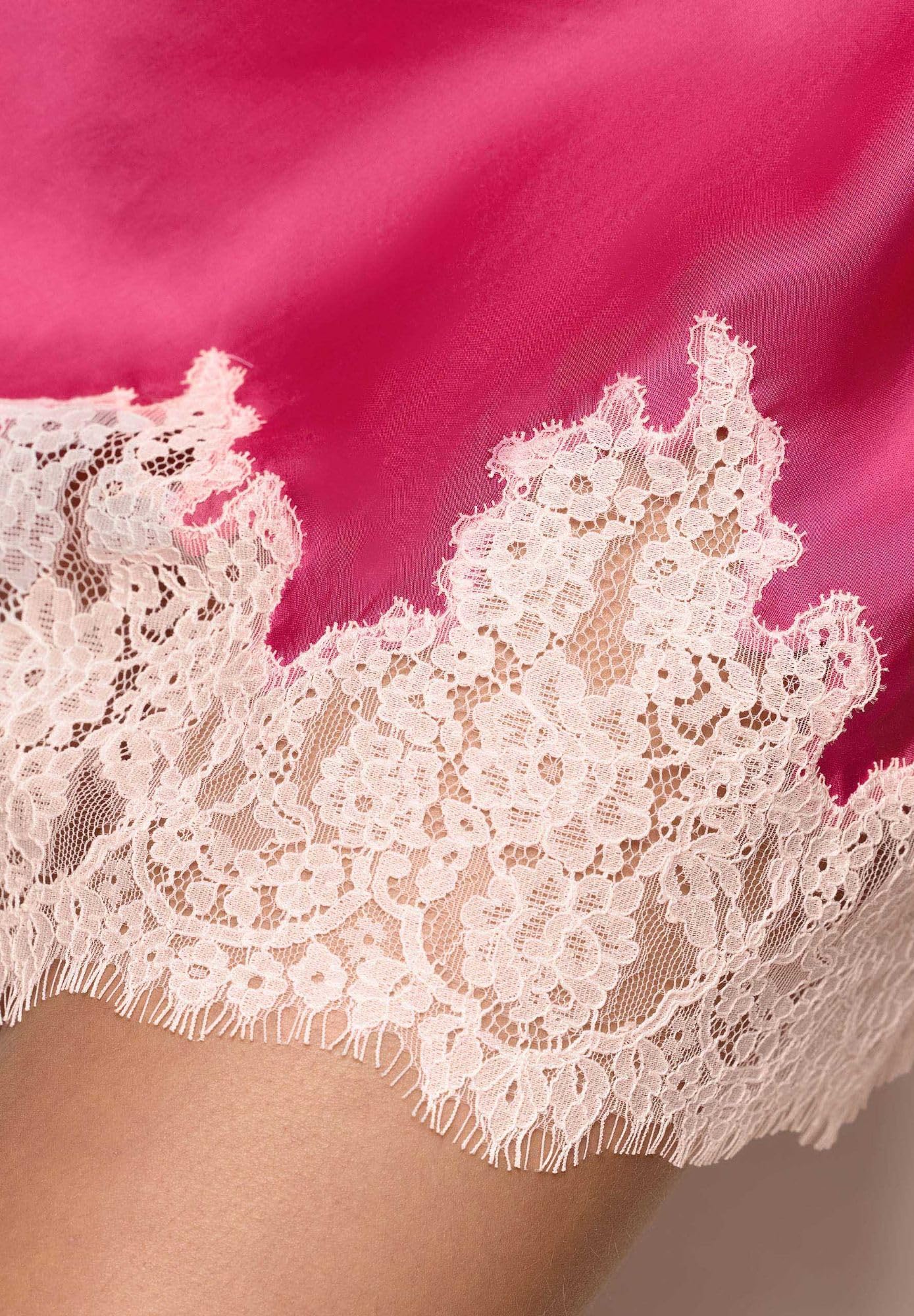 YAMAMAY - Camicia da Notte in Raso con Ricami in Pizzo, Donna,Raso di Viscosa Morbido e Luminoso, Impreziosito da delicati Inserti in Pizzo